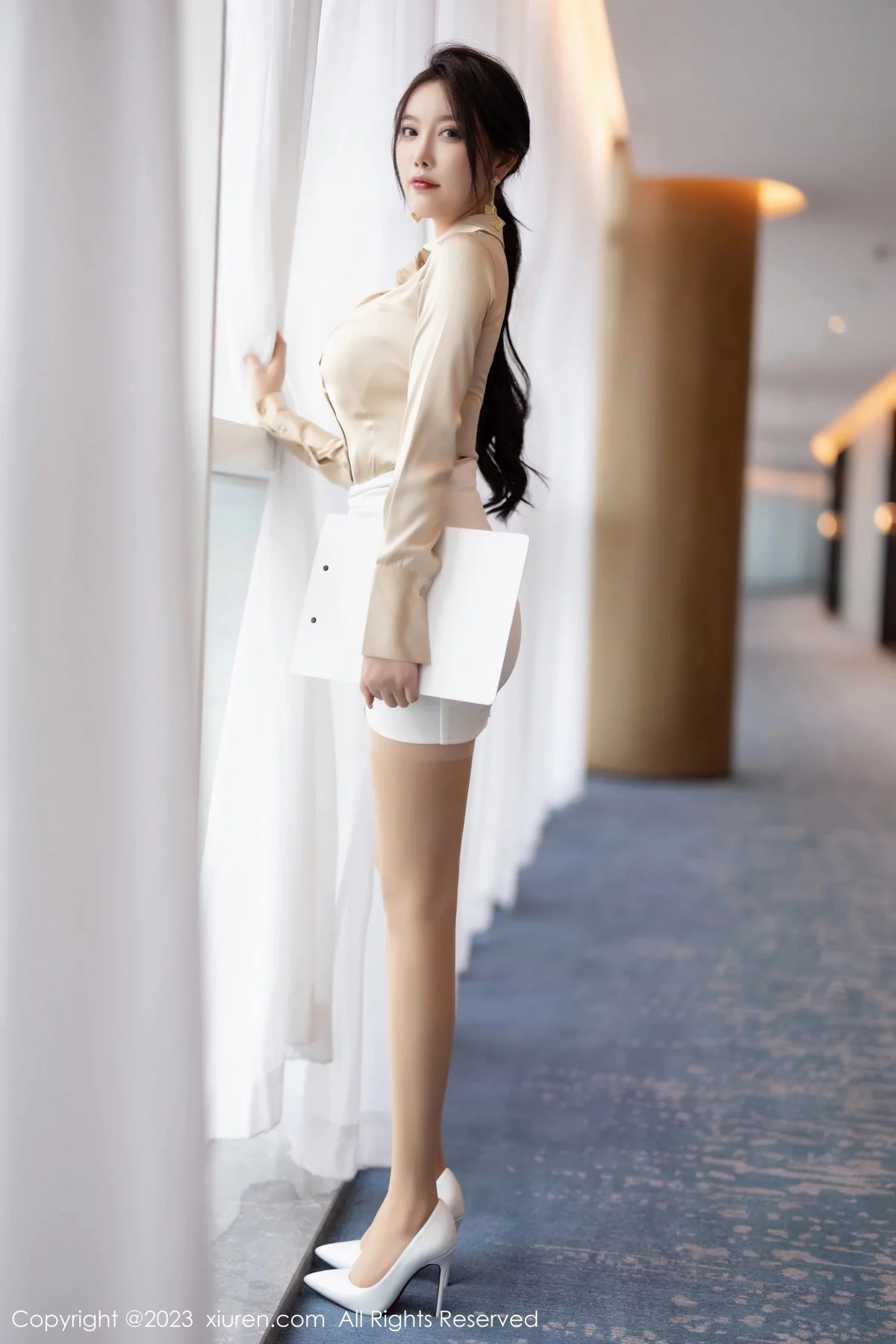 女神杨晨晨Yome脱职业装露性感白色蕾丝情趣内衣完美诱惑写真91P-第1章-图片1