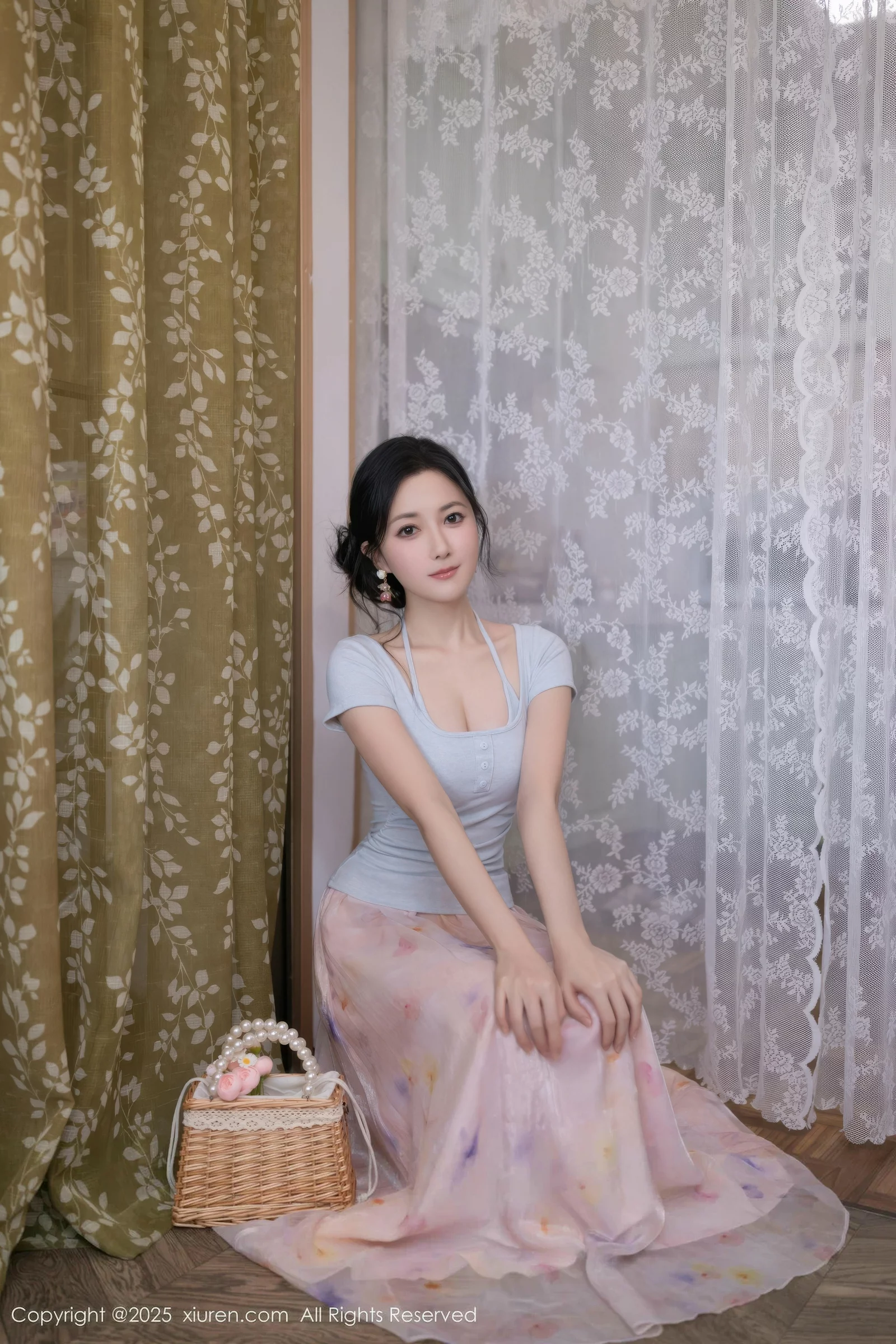 模特鱼子酱Fish性感粉色薄纱裙露开档肉丝秀曼妙身姿诱惑写真80P-第1章-图片2