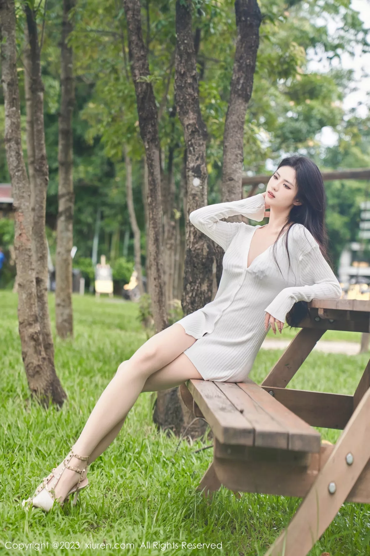 模特浅浅Danny户外性感白色衬衫半脱秀丰腴曼妙身姿诱惑写真90P-第1章-图片1