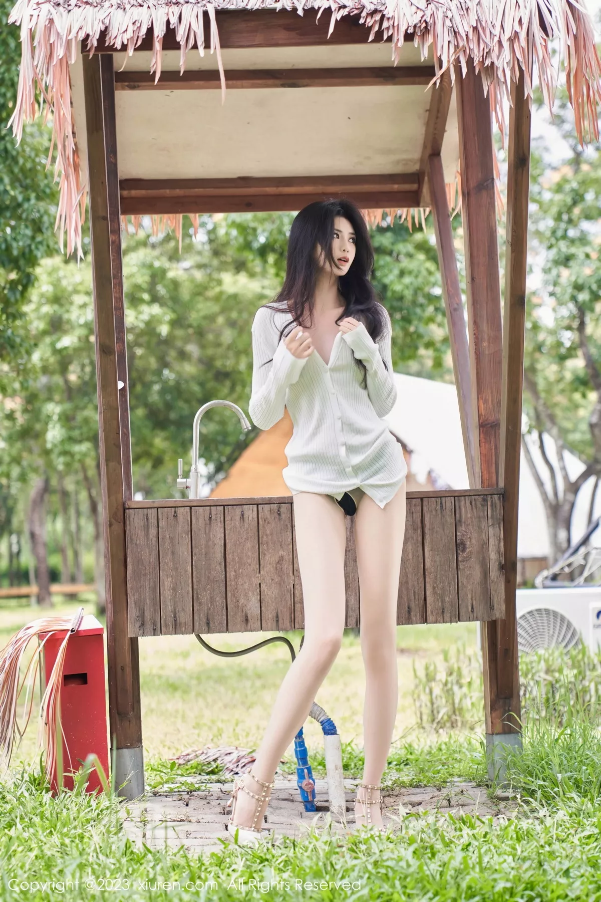 模特浅浅Danny户外性感白色衬衫半脱秀丰腴曼妙身姿诱惑写真90P-第1章-图片2