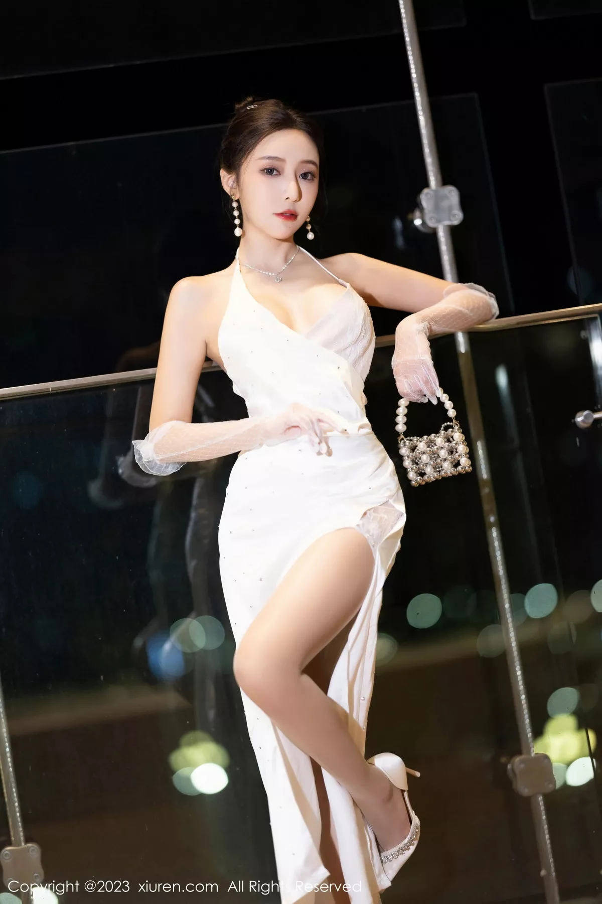 女神王馨瑶yanni白色长礼裙+黑色情趣内衣秀完美身材诱惑写真87P-第1章-图片2