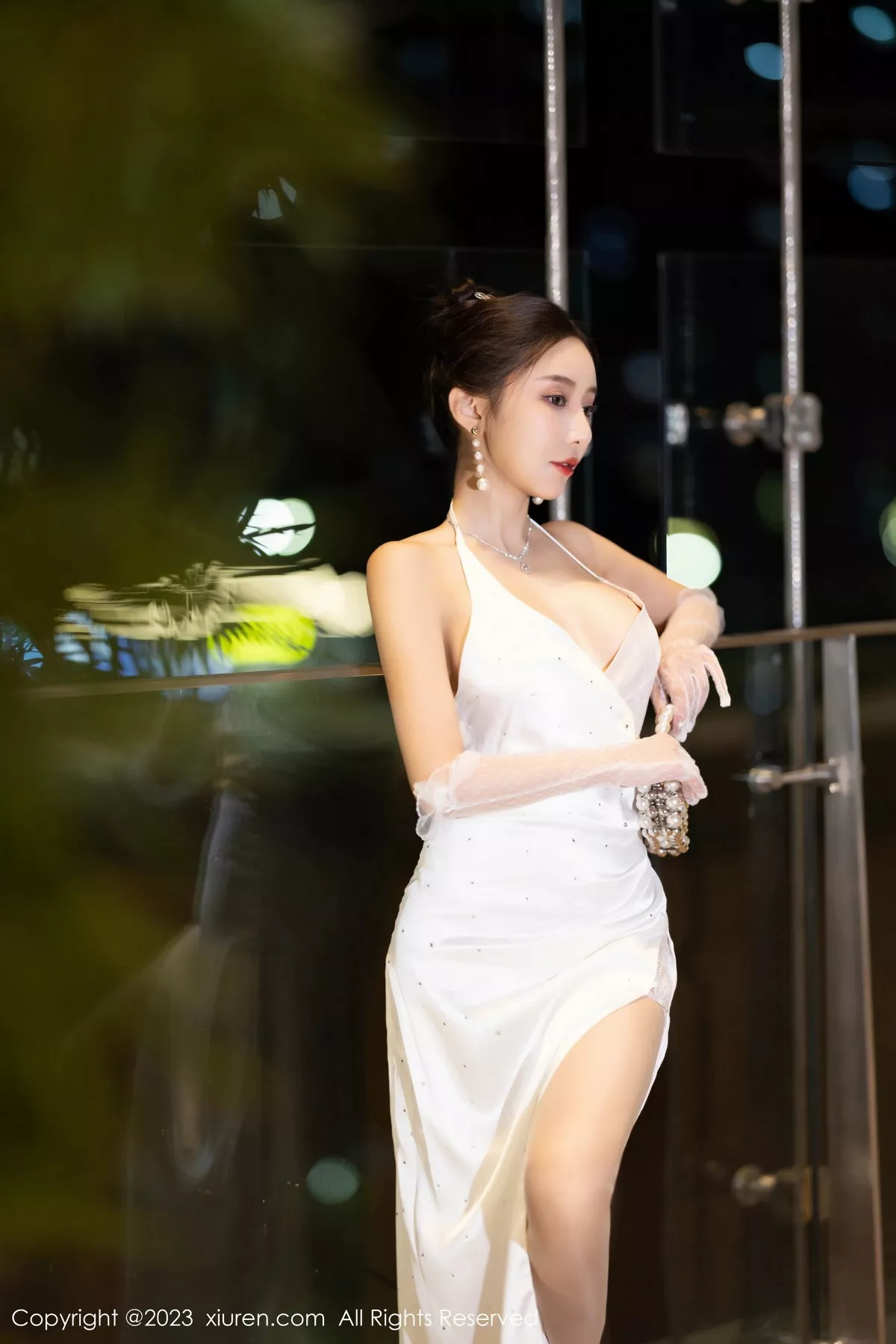 女神王馨瑶yanni白色长礼裙+黑色情趣内衣秀完美身材诱惑写真87P-第1章-图片3