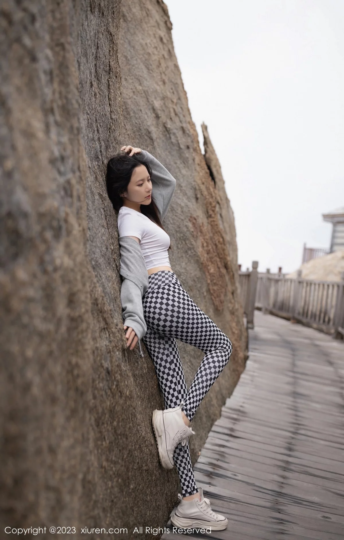 模特鱼子酱Fish性感灰色上衣配格子裙秀曼妙身姿迷人诱惑写真82P-第1章-图片3