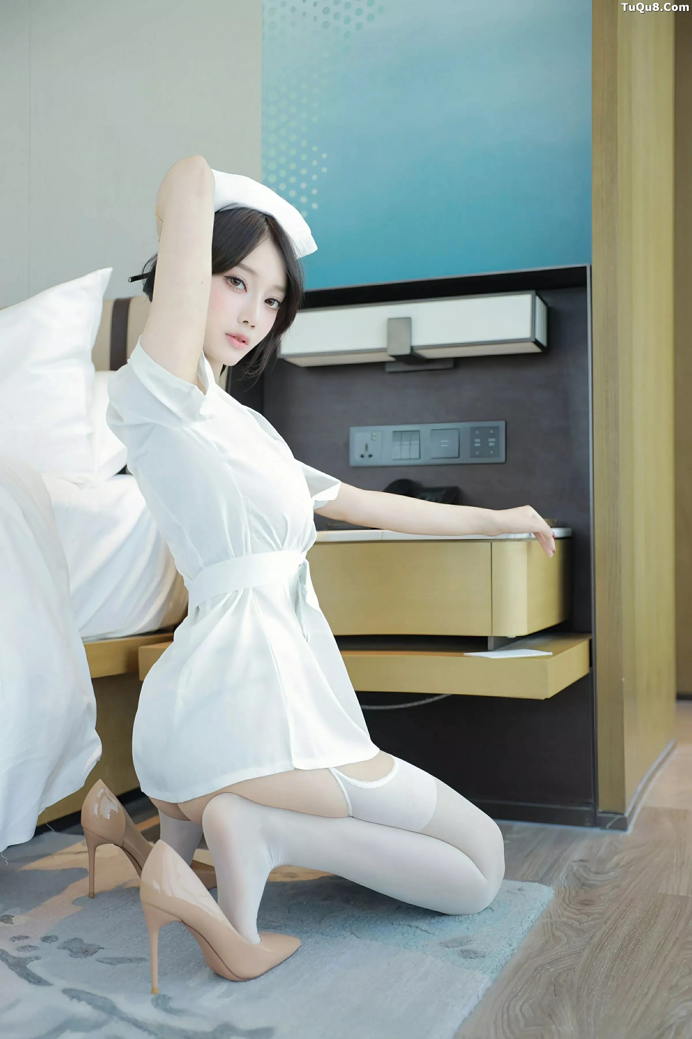 模特玥儿玥er性感白色护士制服配白丝吊袜秀曼妙身姿诱惑写真72P-第1章-图片2
