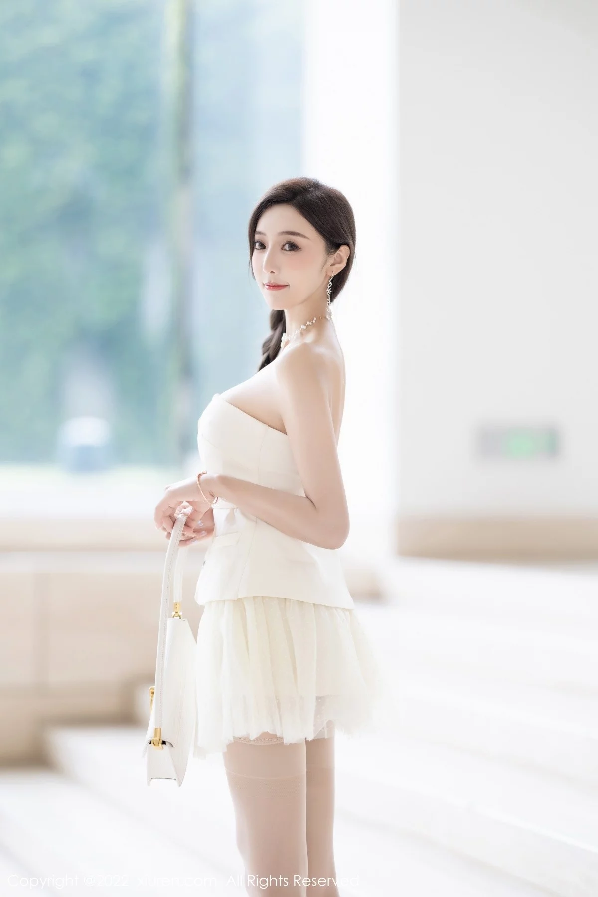 女神王馨瑶yanni白色露肩服饰+珍珠色睡裙配蕾丝吊袜诱惑写真78P-第1章-图片2