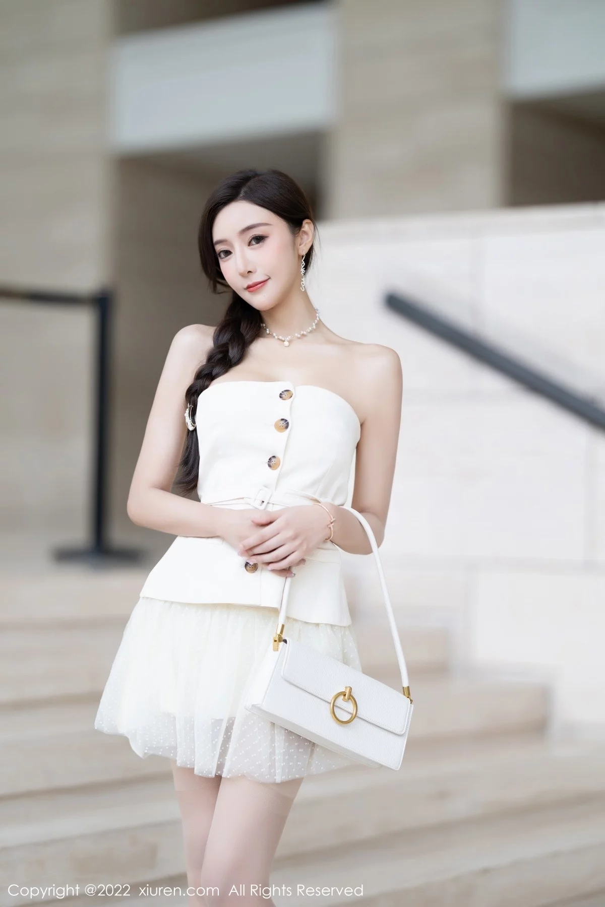 女神王馨瑶yanni白色露肩服饰+珍珠色睡裙配蕾丝吊袜诱惑写真78P-第1章-图片3