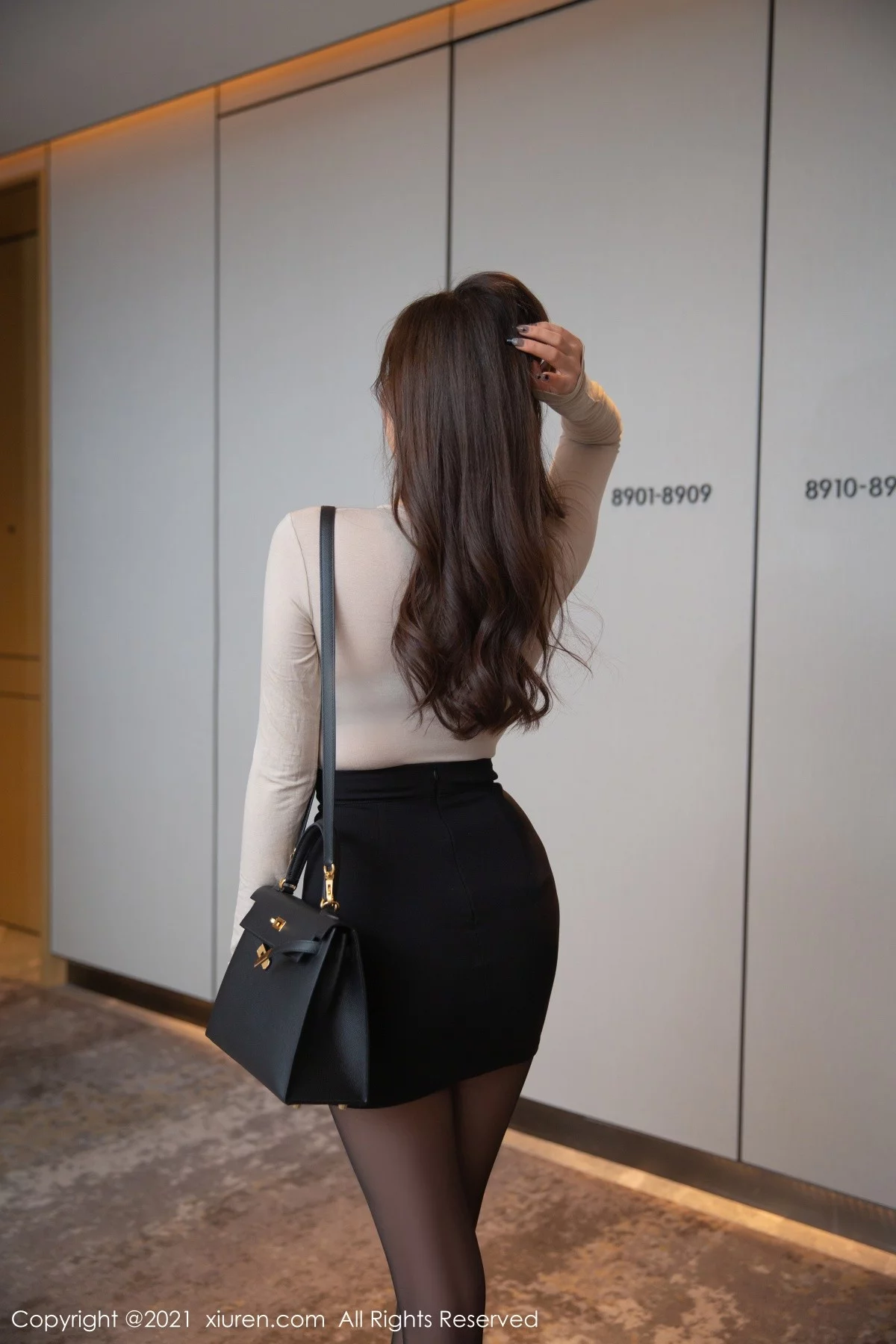 女神杨晨晨Yome浅色轻纱上衣配开档黑丝秀完美身材诱惑写真68P-第1章-图片1
