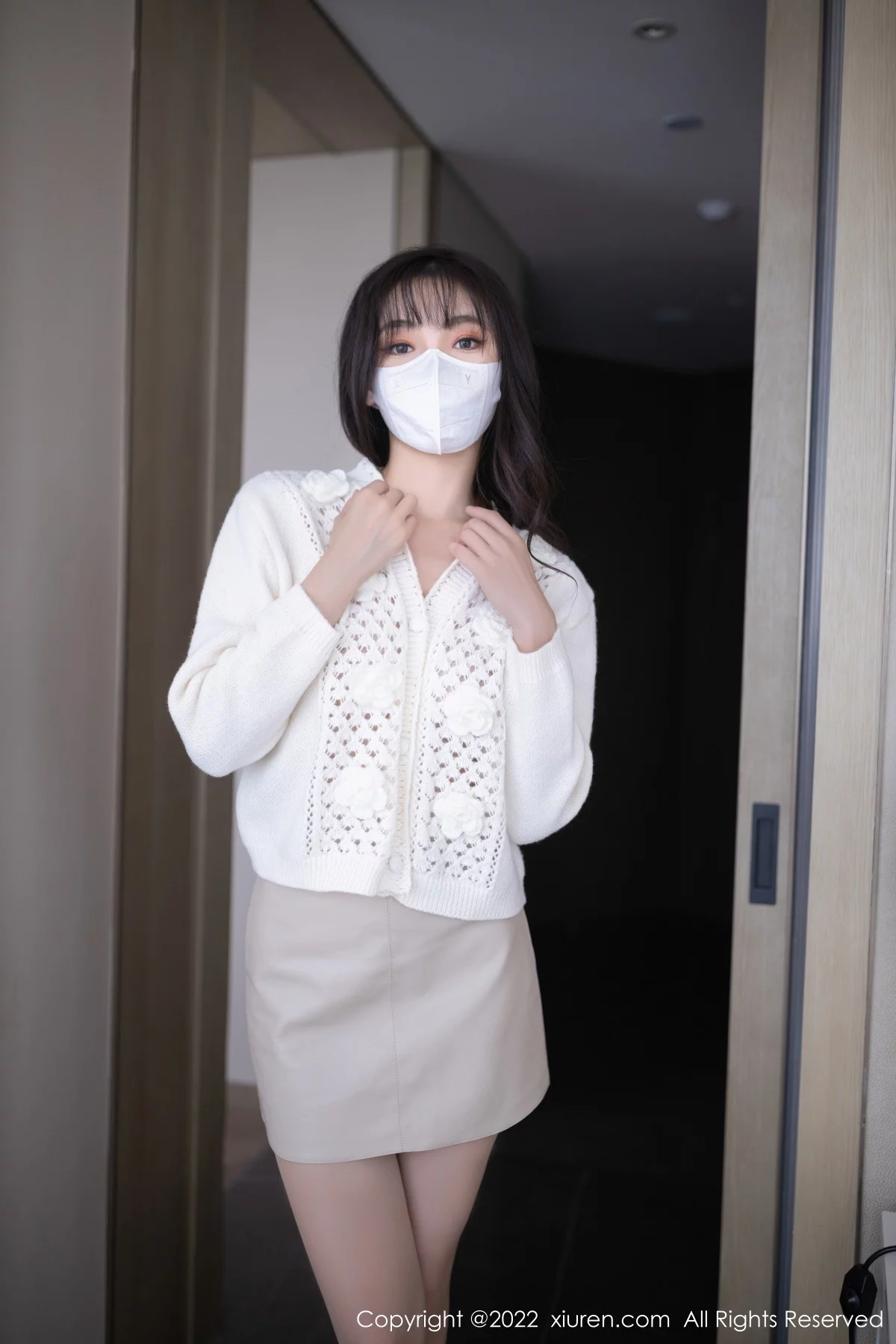 模特陆萱萱性感白色毛线衣配浅色短裙半脱秀完美身材诱惑写真84P-第1章-图片3