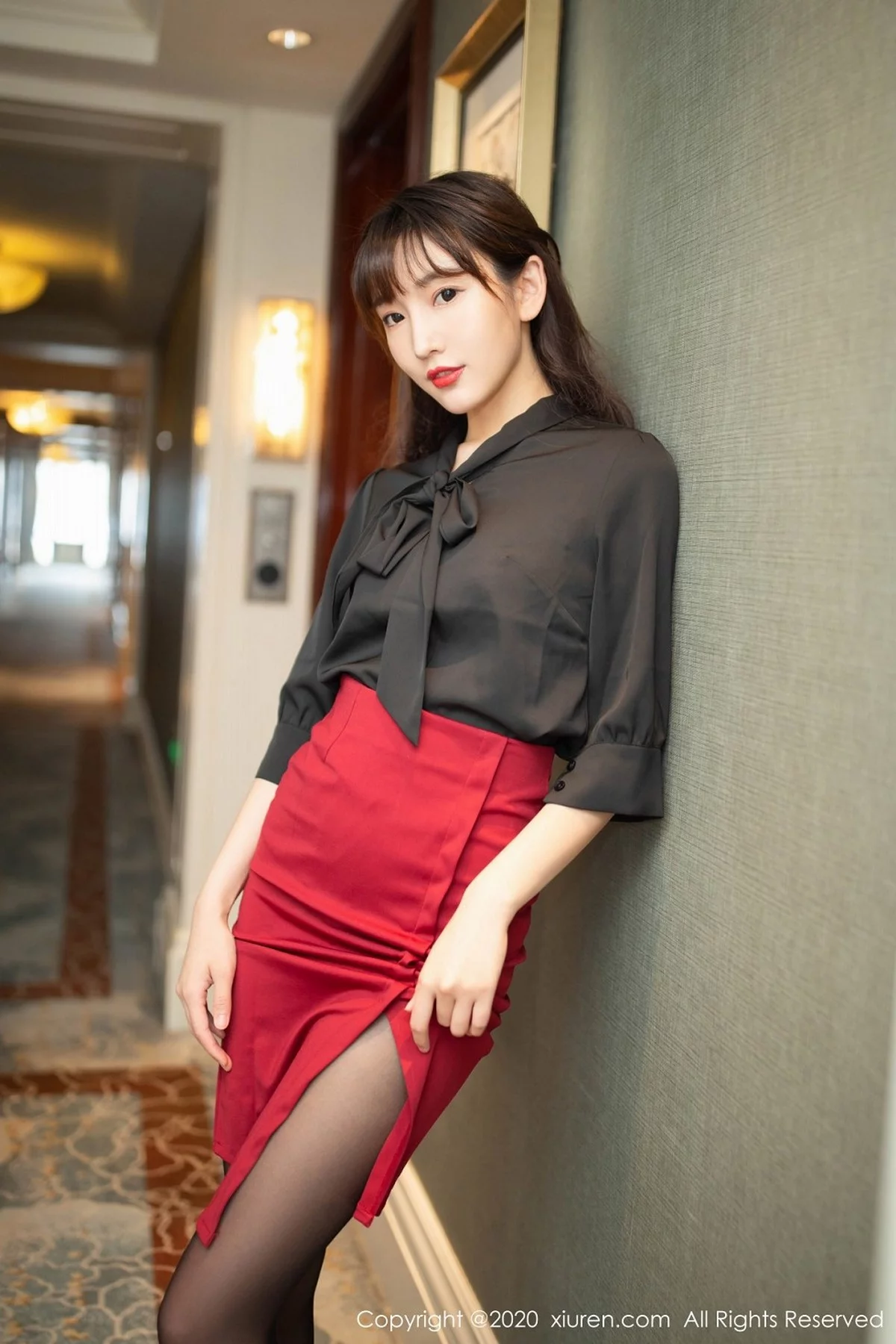 嫩模陆萱萱乌镇+太湖旅拍制服OL主题红色内衣配黑丝裤袜诱惑写真82P-第1章-图片3