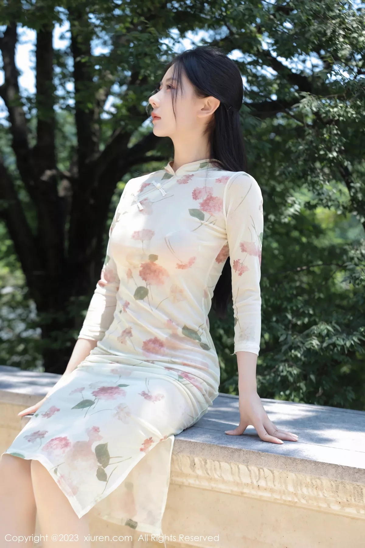 模特尹甜甜性感米色旗袍服配超薄无内肉丝秀完美身材诱惑写真46P-第1章-图片1