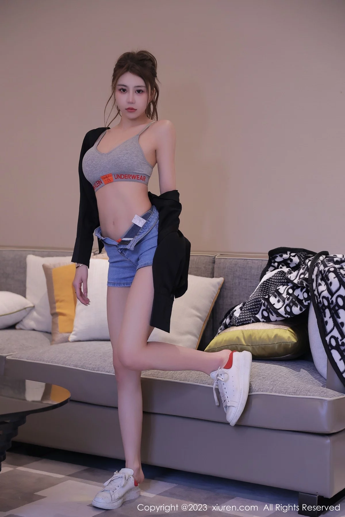 模特tina_甜仔私房半脱露性感灰色运动内衣秀凹凸身材诱惑写真65P-第1章-图片2