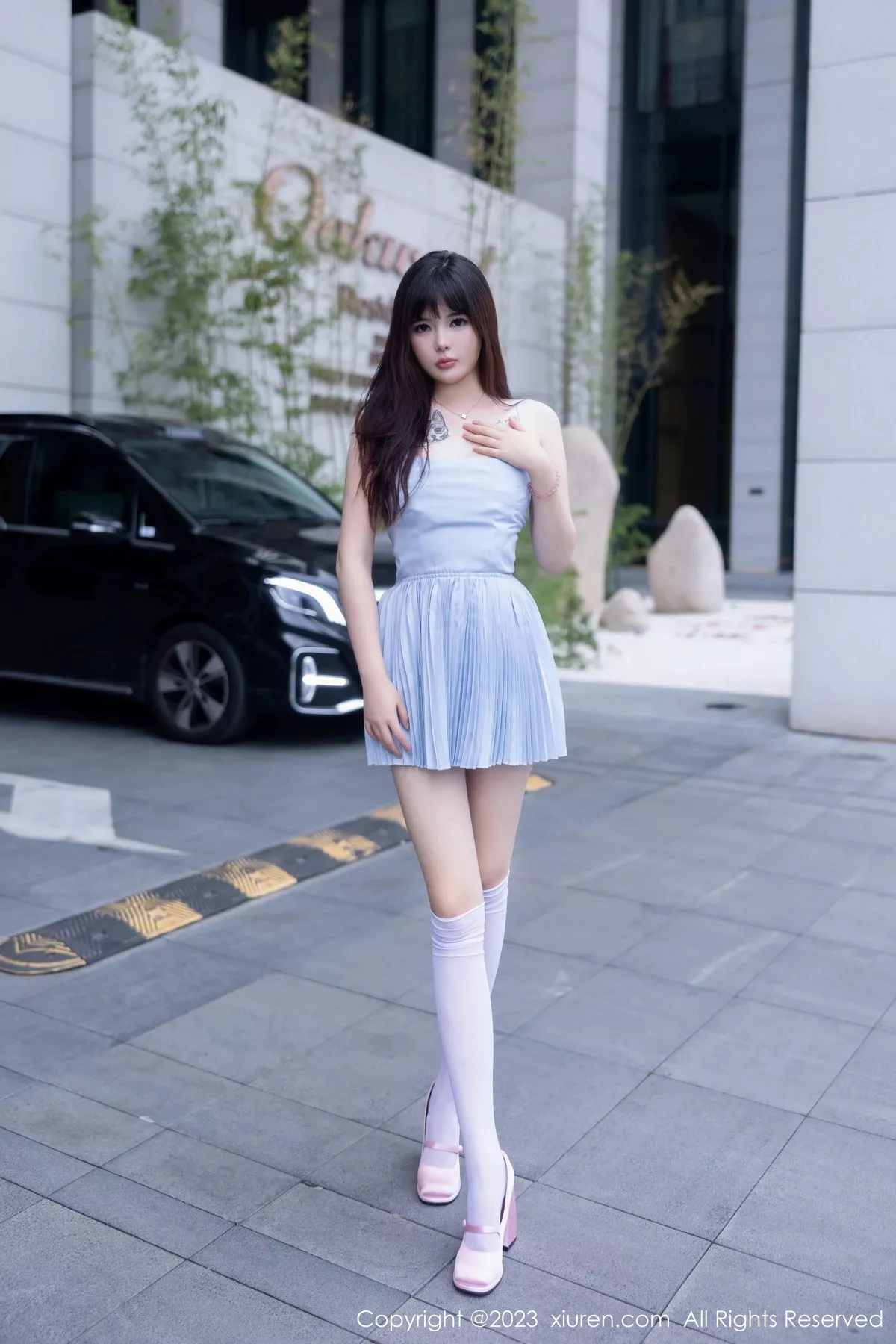模特Arude薇薇性感淡蓝色连衣短裙配白丝袜秀曼妙身姿诱惑写真69P-第1章-图片1