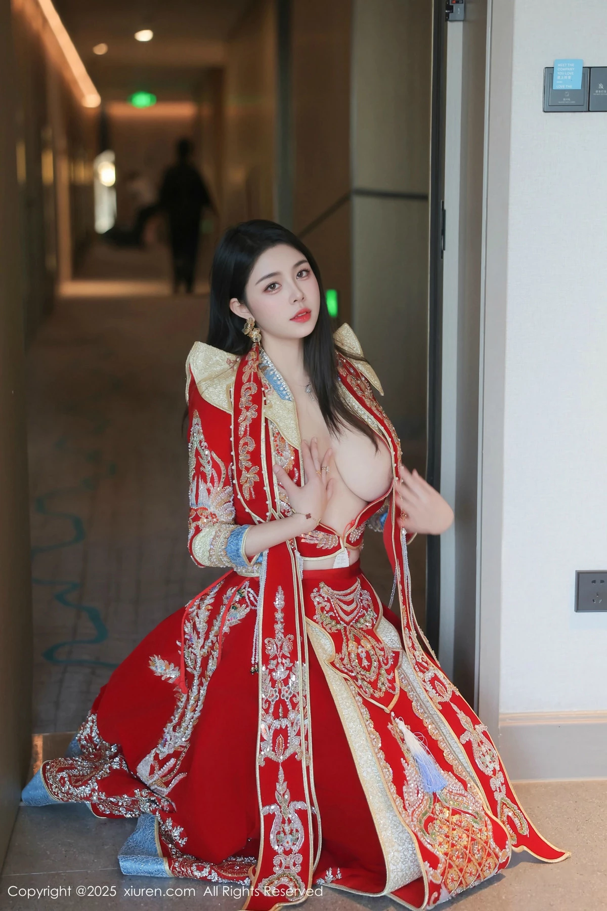 模特林若凡F性感红色新娘装配黑丝吊袜半脱秀丰腴身材诱惑写真76P-第1章-图片3