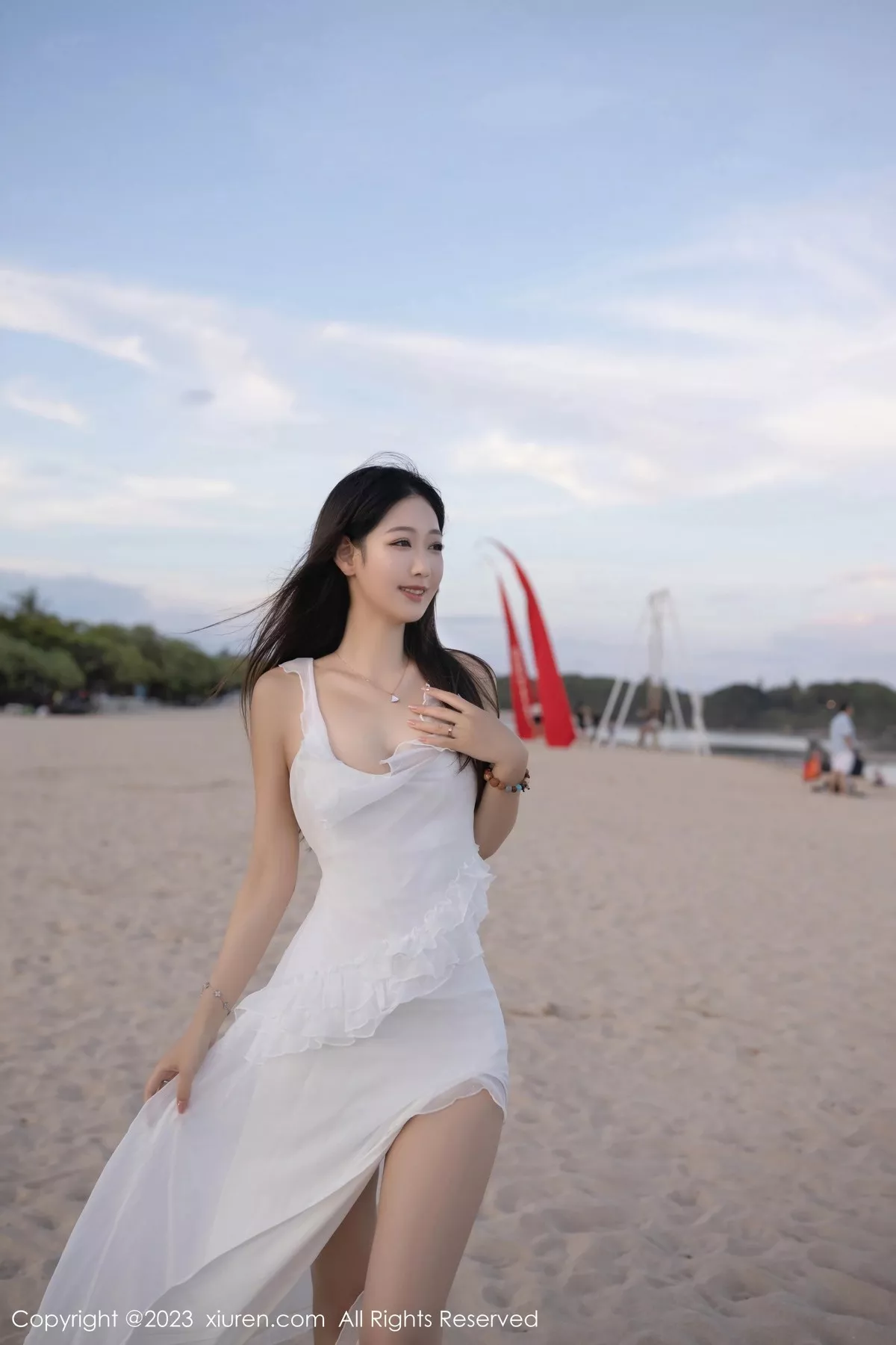 模特唐安琪白色连衣长裙+性感白色吊带睡裙秀曼妙身姿诱惑写真80P-第1章-图片3