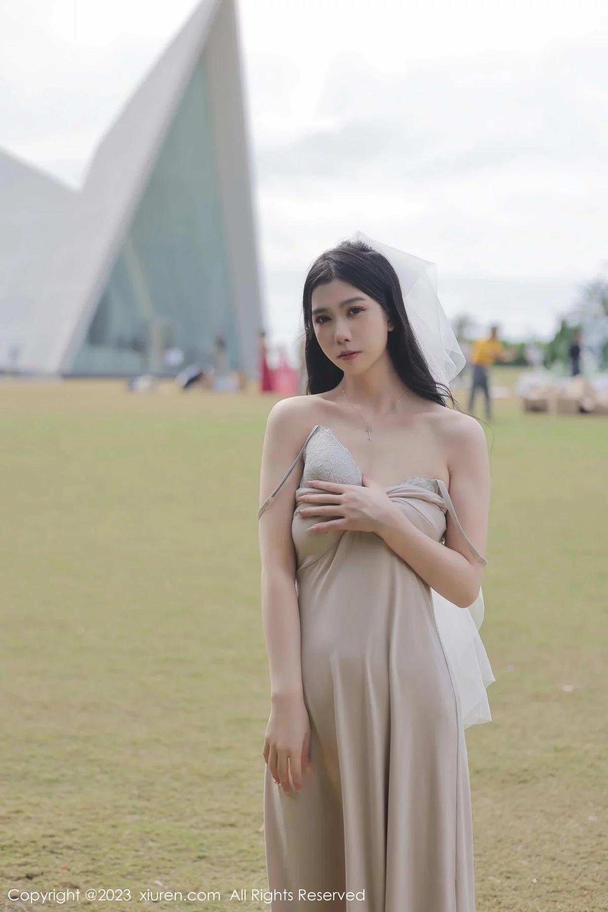 模特李雅柔182CM性感杏色吊带长裙露蕾丝内裤秀美腿诱惑写真55P-第1章-图片3