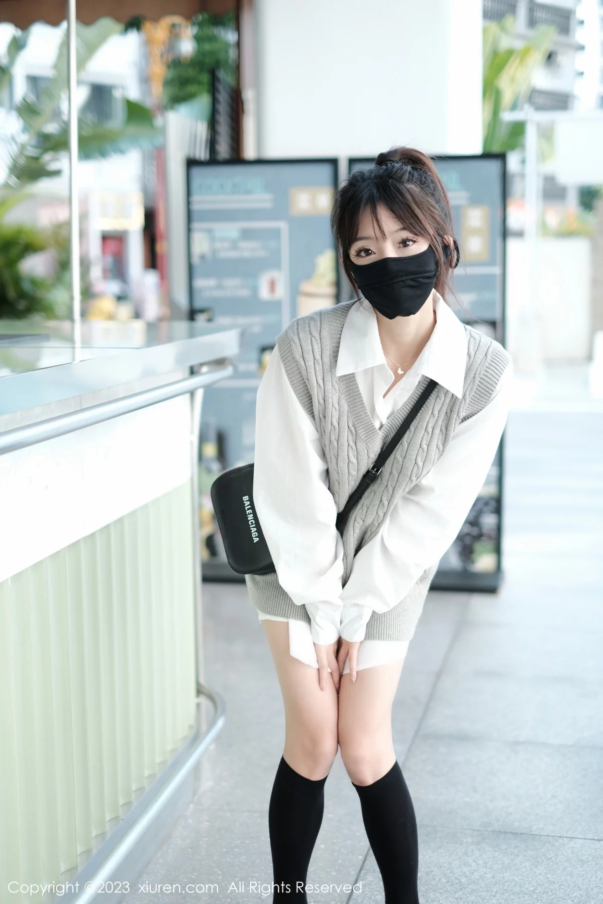 模特佘贝拉bella南京旅拍性感白T配灰色短裙秀完美身材迷人写真59P-第1章-图片1