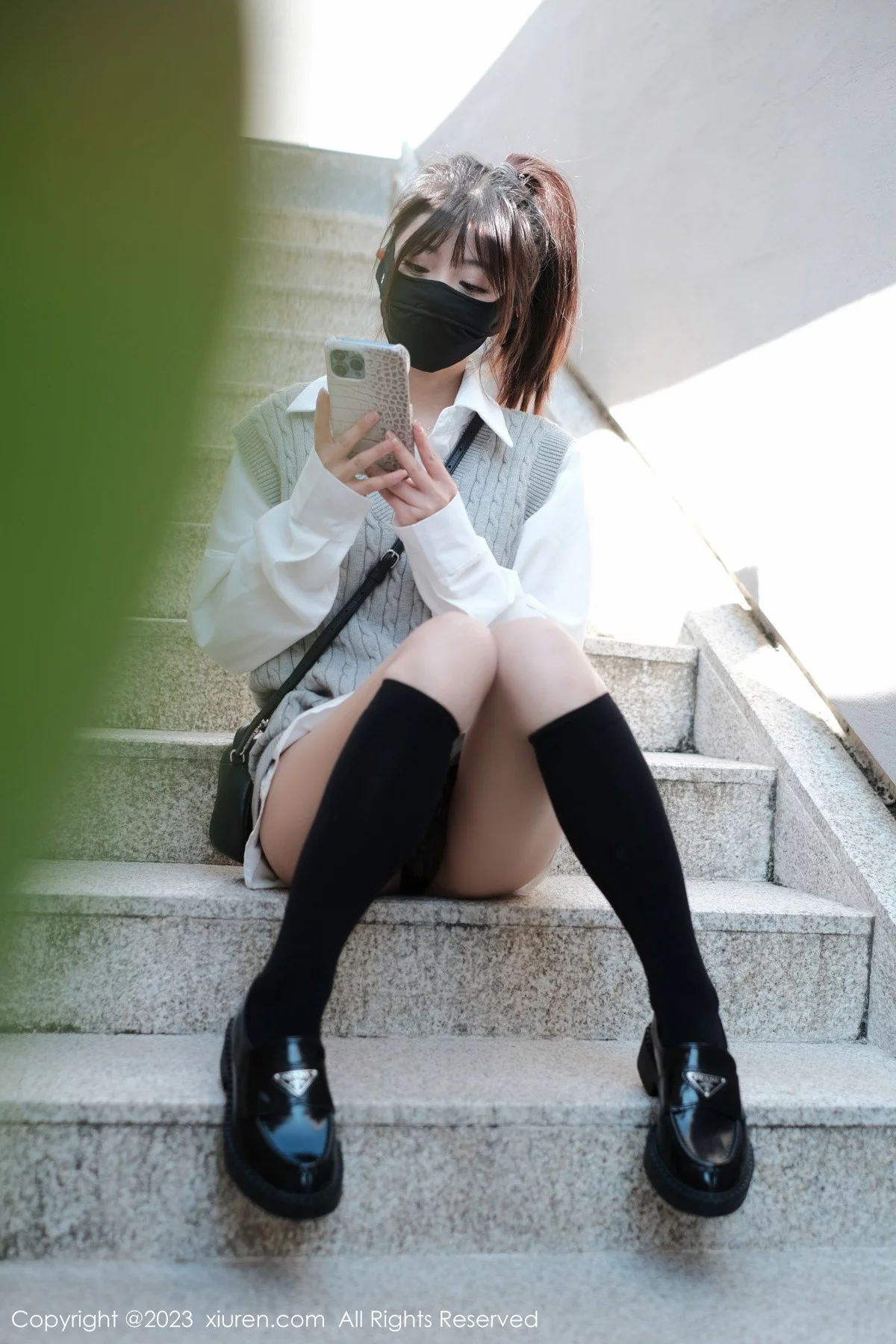 模特佘贝拉bella南京旅拍性感白T配灰色短裙秀完美身材迷人写真59P-第1章-图片3