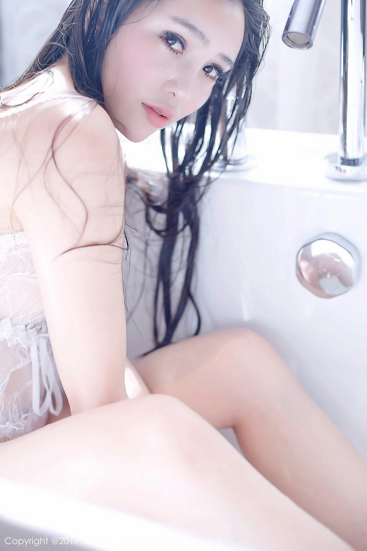 混血美女艾弥居家浴缸里白色蕾丝内衣透视秀美乳诱惑写真49P-第1章-图片1