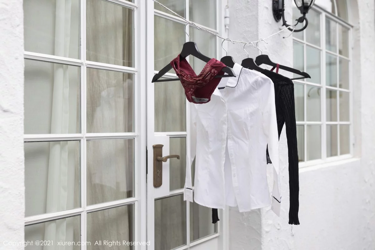 模特鱼子酱Fish江浙沪旅拍私房脱白色短裙露开档肉丝诱惑写真92P-第1章-图片1