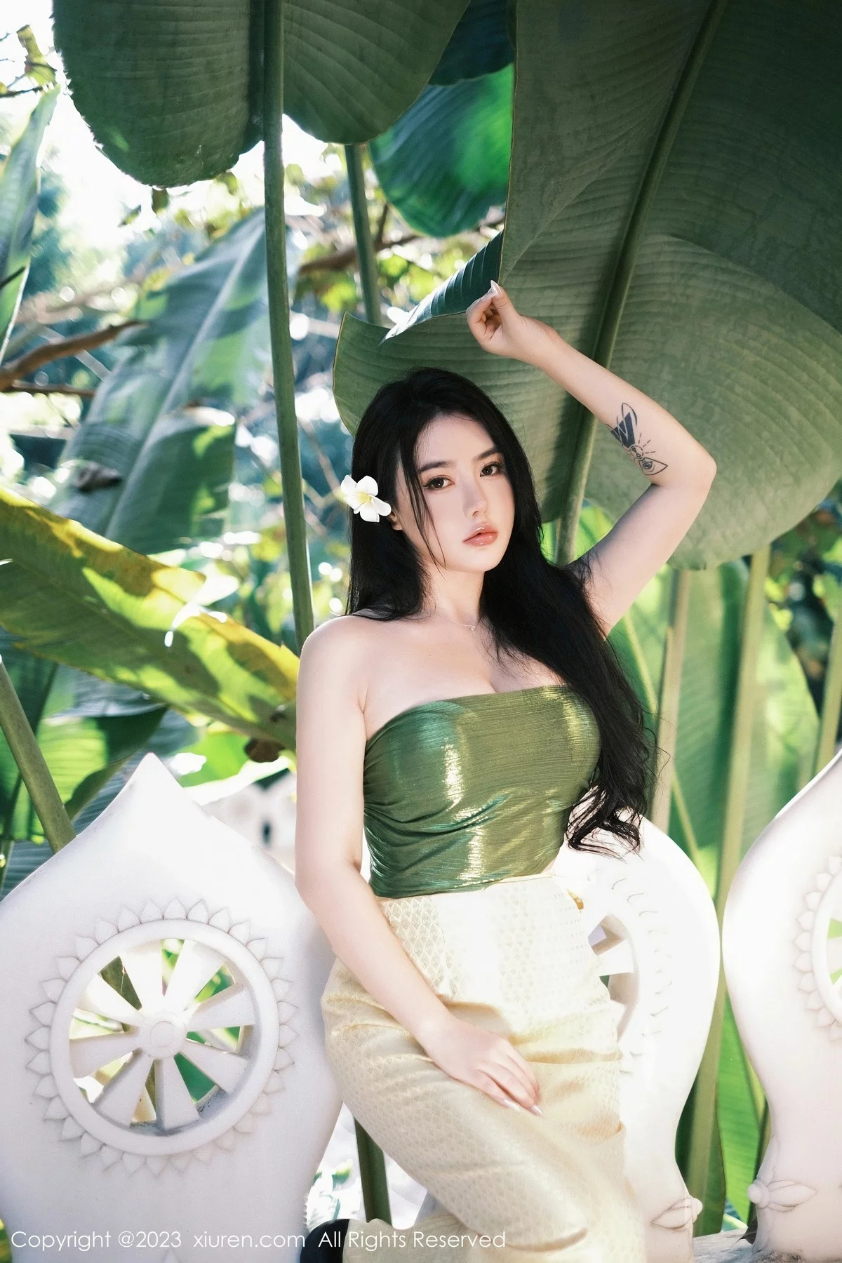 女神Manuela玛鲁娜户外抹胸服+室内紧身衣秀丰满身材诱惑写真64P-第1章-图片1