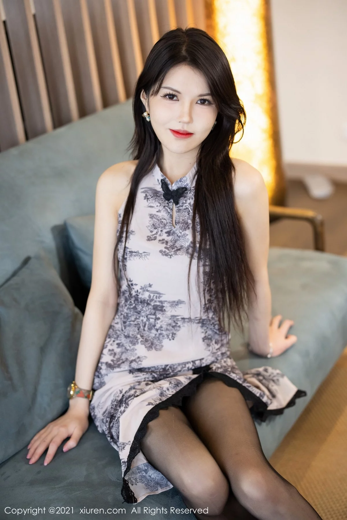 模特媛媛酱belle杭州旅拍私房典雅古韵旗袍配黑丝裤袜魅惑写真42P-第1章-图片1