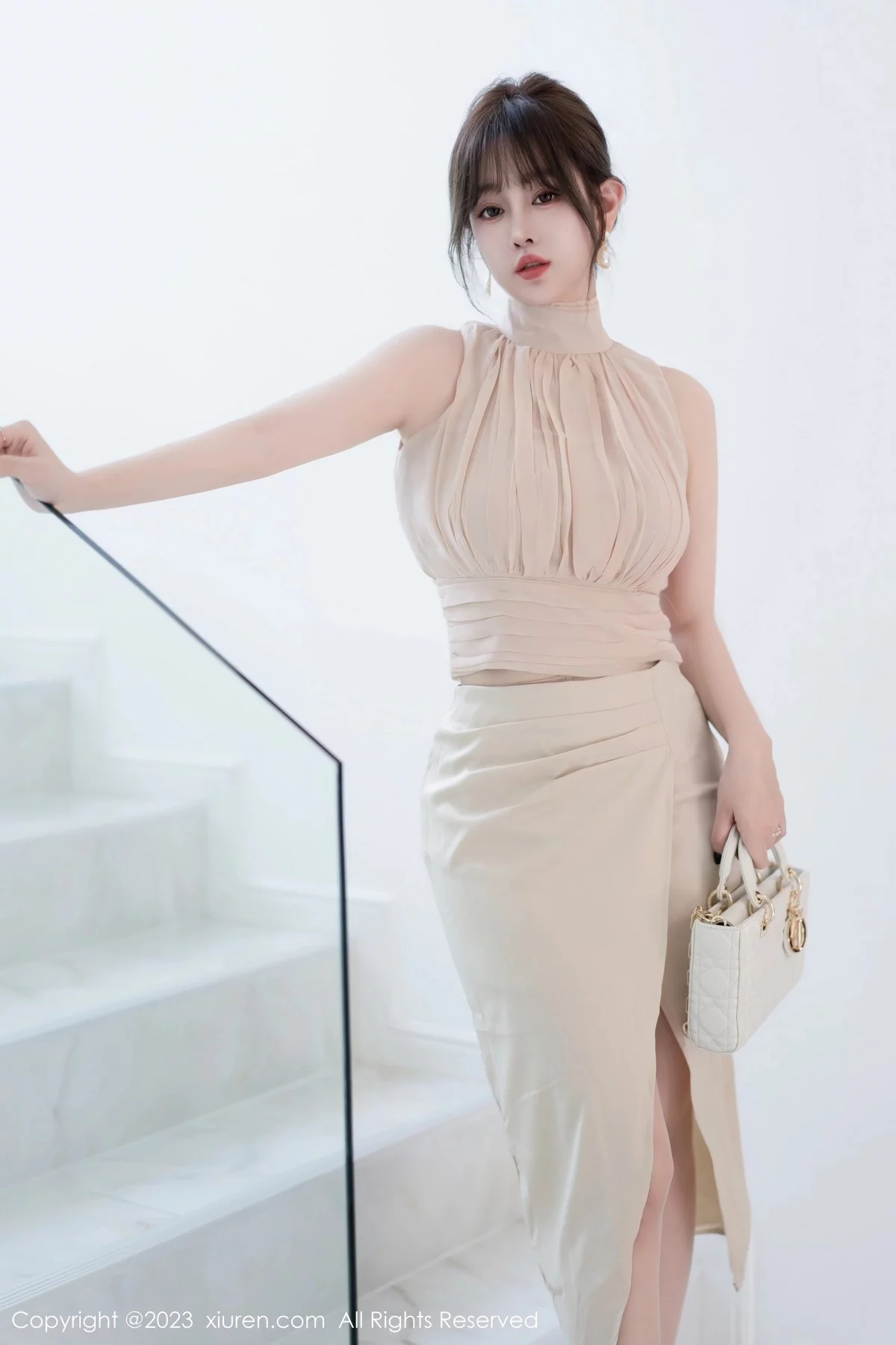 女神王雨纯脱浅色连衣长裙露浅色内衣配开档肉丝完美诱惑写真74P-第1章-图片1