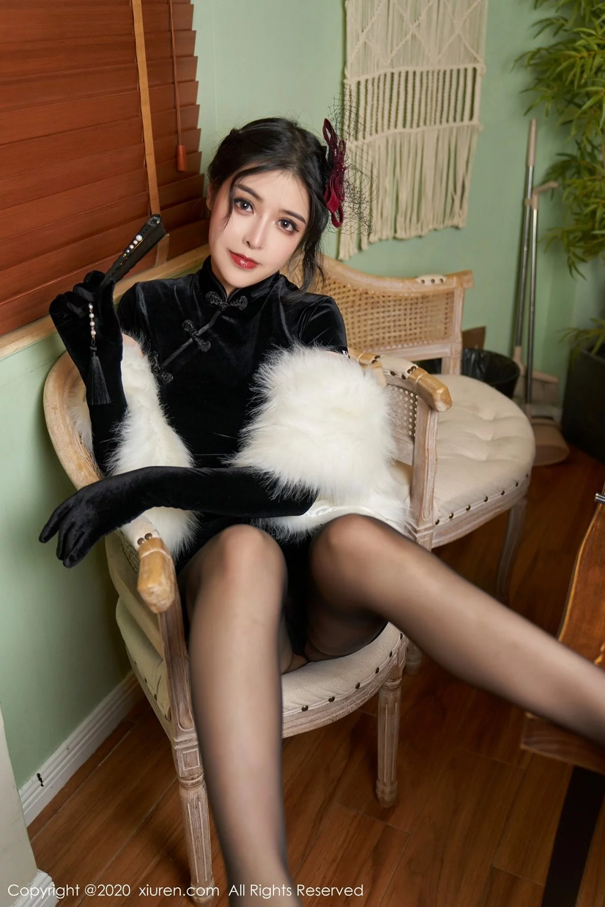 嫩模韩静安私房婀娜旗袍半撩露黑丝裤袜秀翘臀极致诱惑写真70P-第1章-图片1