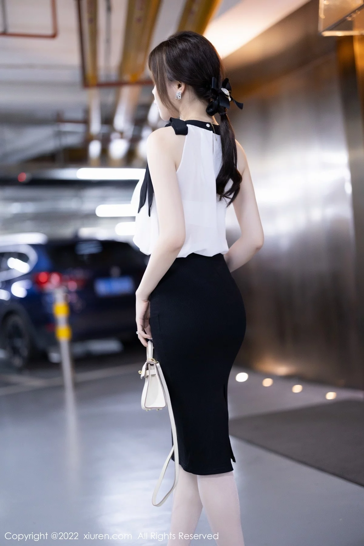 女神徐莉芝Booty性感服饰配黑短裙露白色内衣原色丝袜诱惑写真80P-第1章-图片2