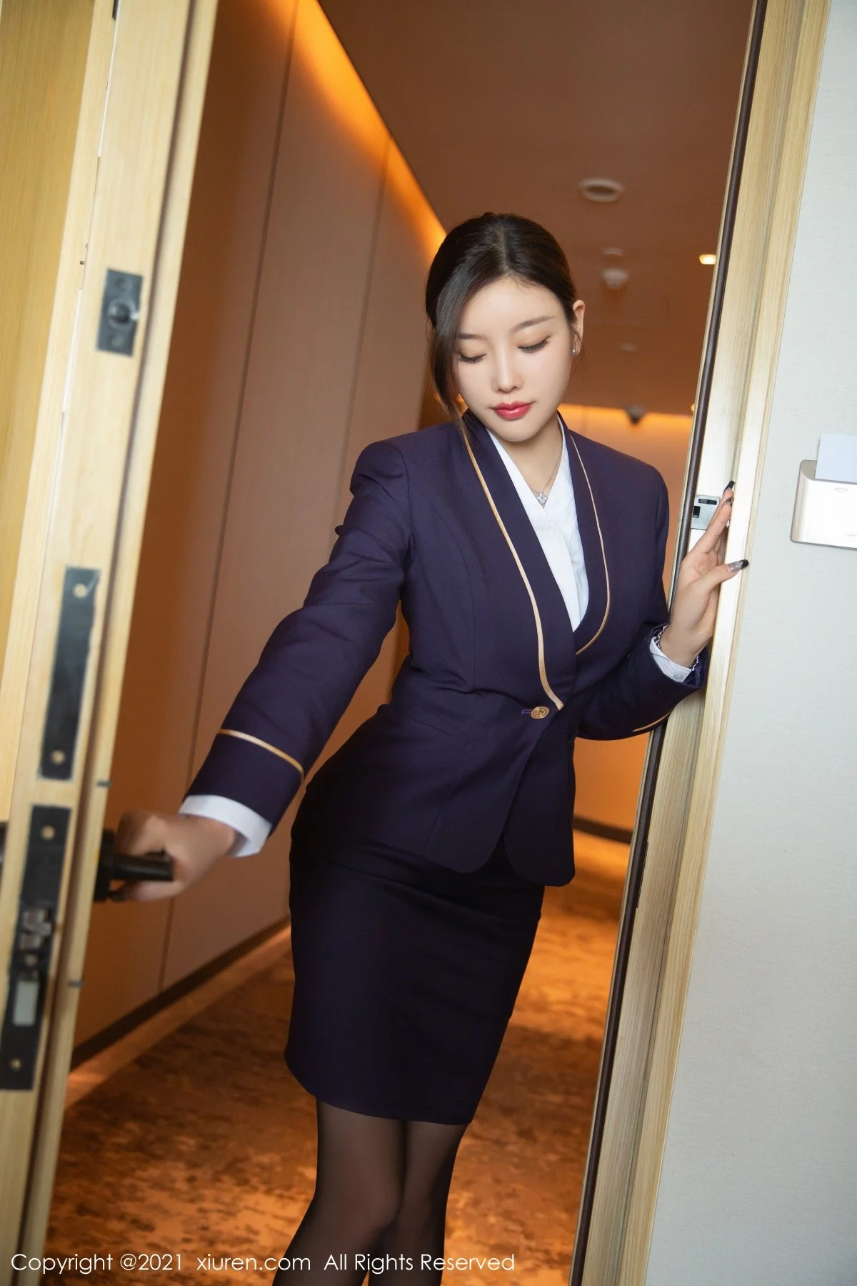 女神杨晨晨Yome下班后私房半脱露粉色内衣开档黑丝诱惑写真77P-第1章-图片3