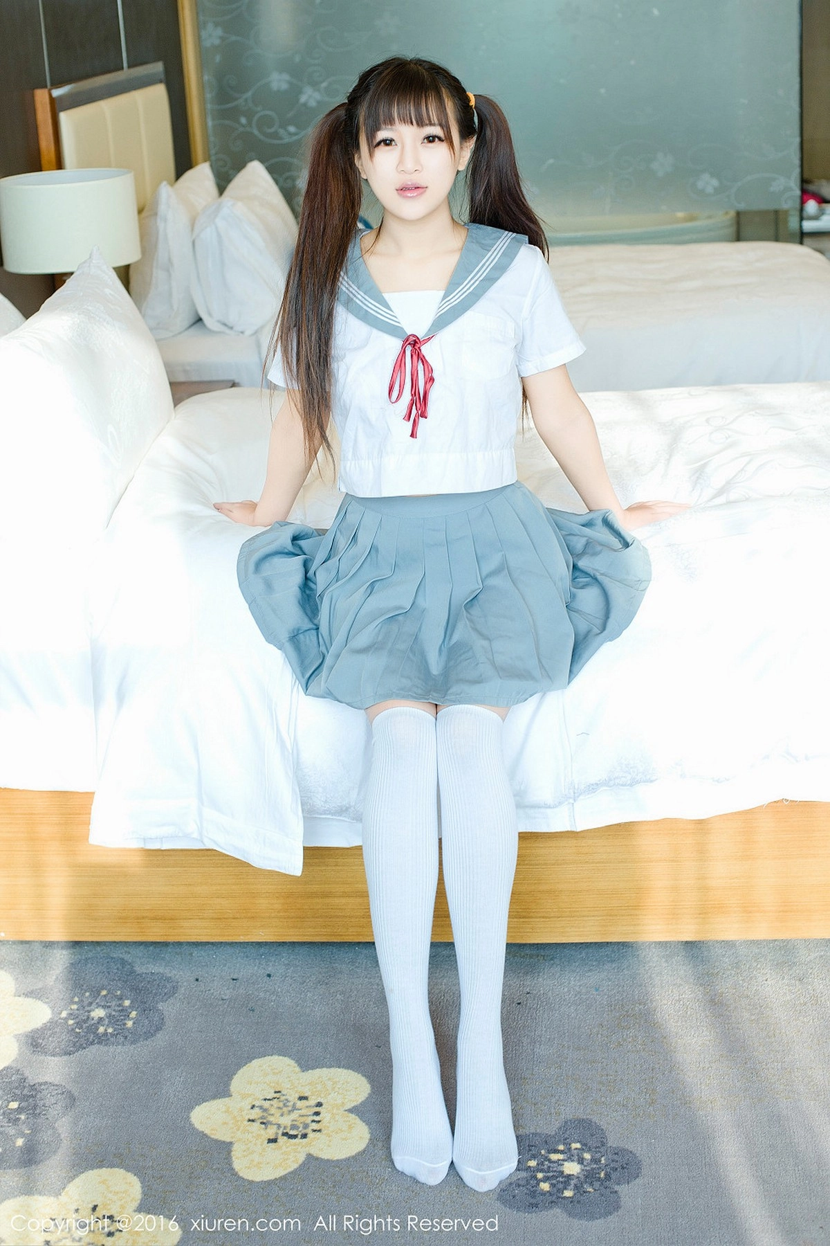 嫩模熙熙熙熙恩居家学生装丝袜秀完美身材翘臀诱惑写真66P-第1章-图片1