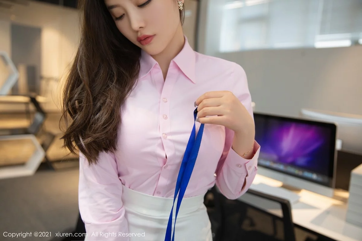 女神杨晨晨Yome私房性感粉色服饰配无内肉丝裤袜撩人诱惑写真80P-第1章-图片1