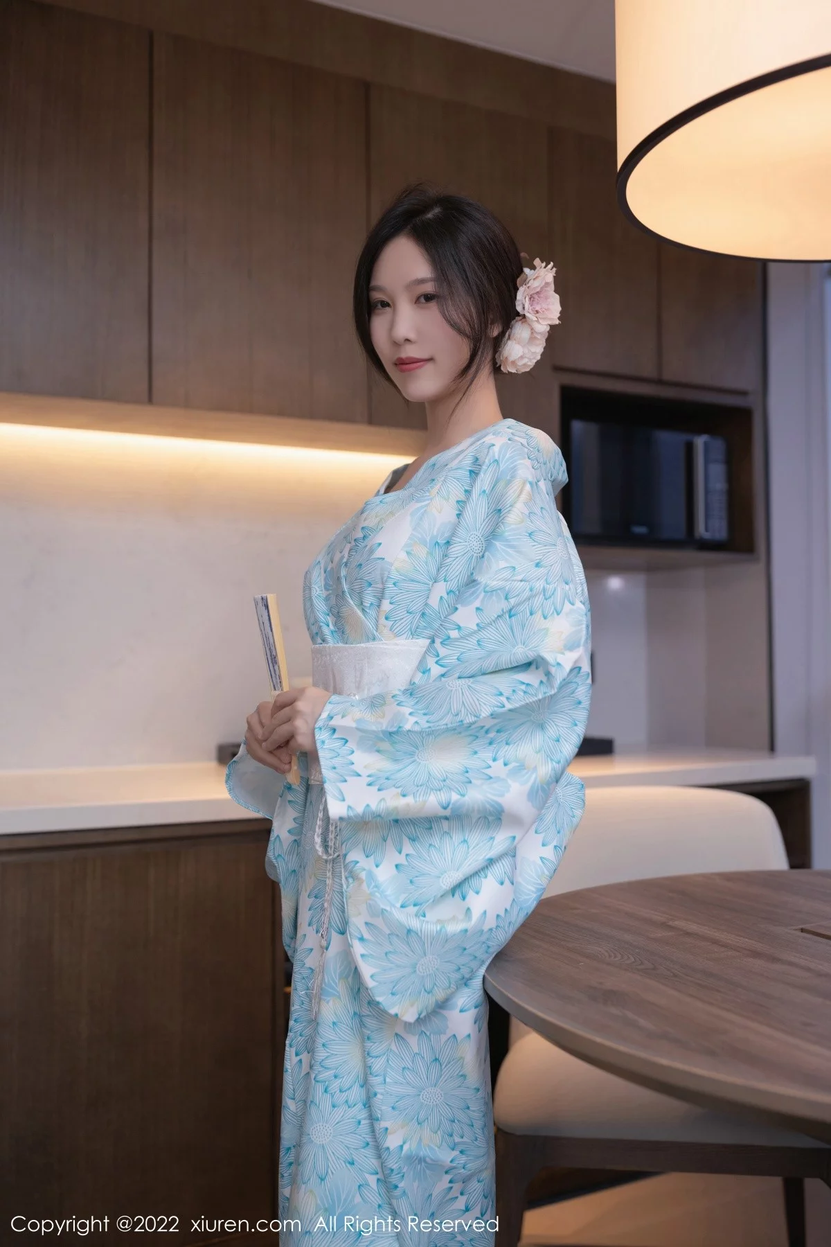 模特利世室内场景性感淡蓝色和服半脱秀惹火身材极致诱惑写真75P-第1章-图片1