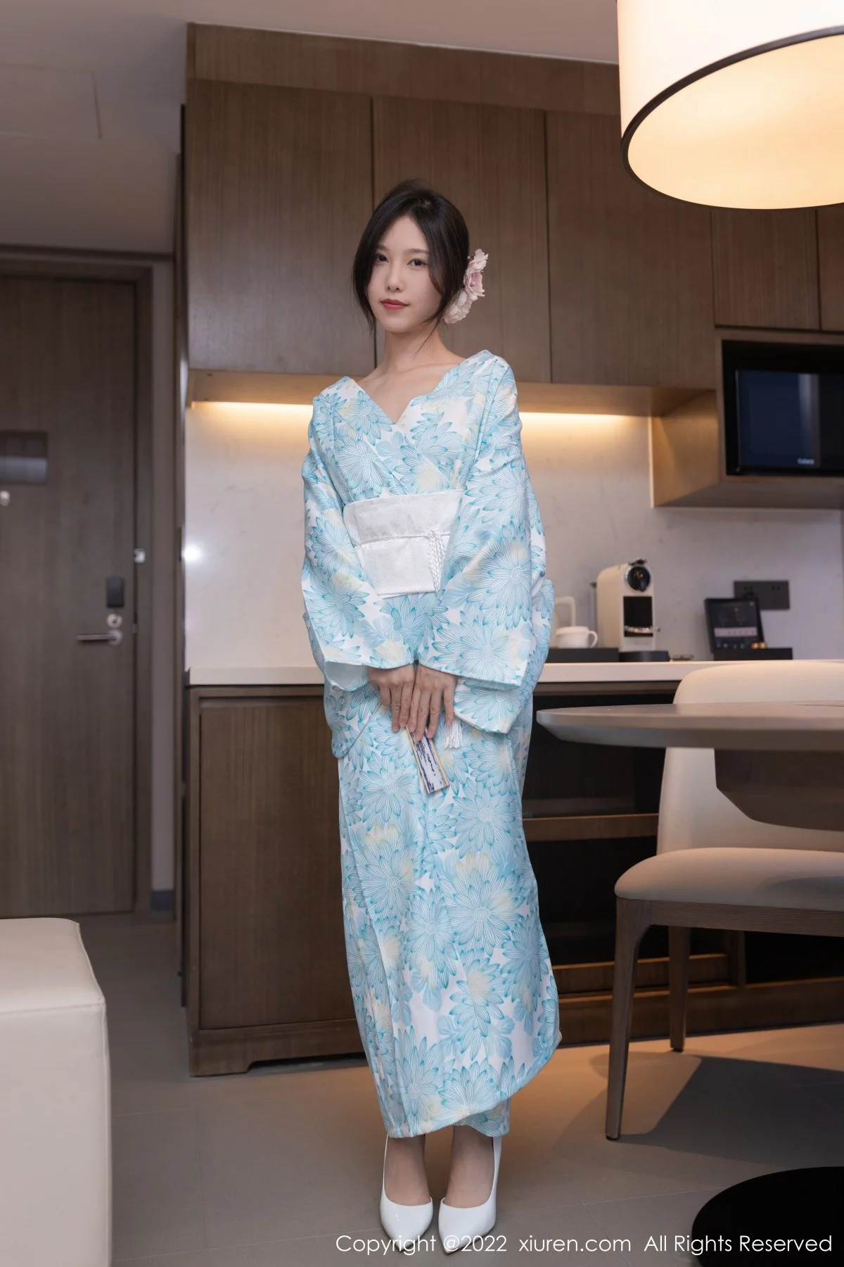 模特利世室内场景性感淡蓝色和服半脱秀惹火身材极致诱惑写真75P-第1章-图片3