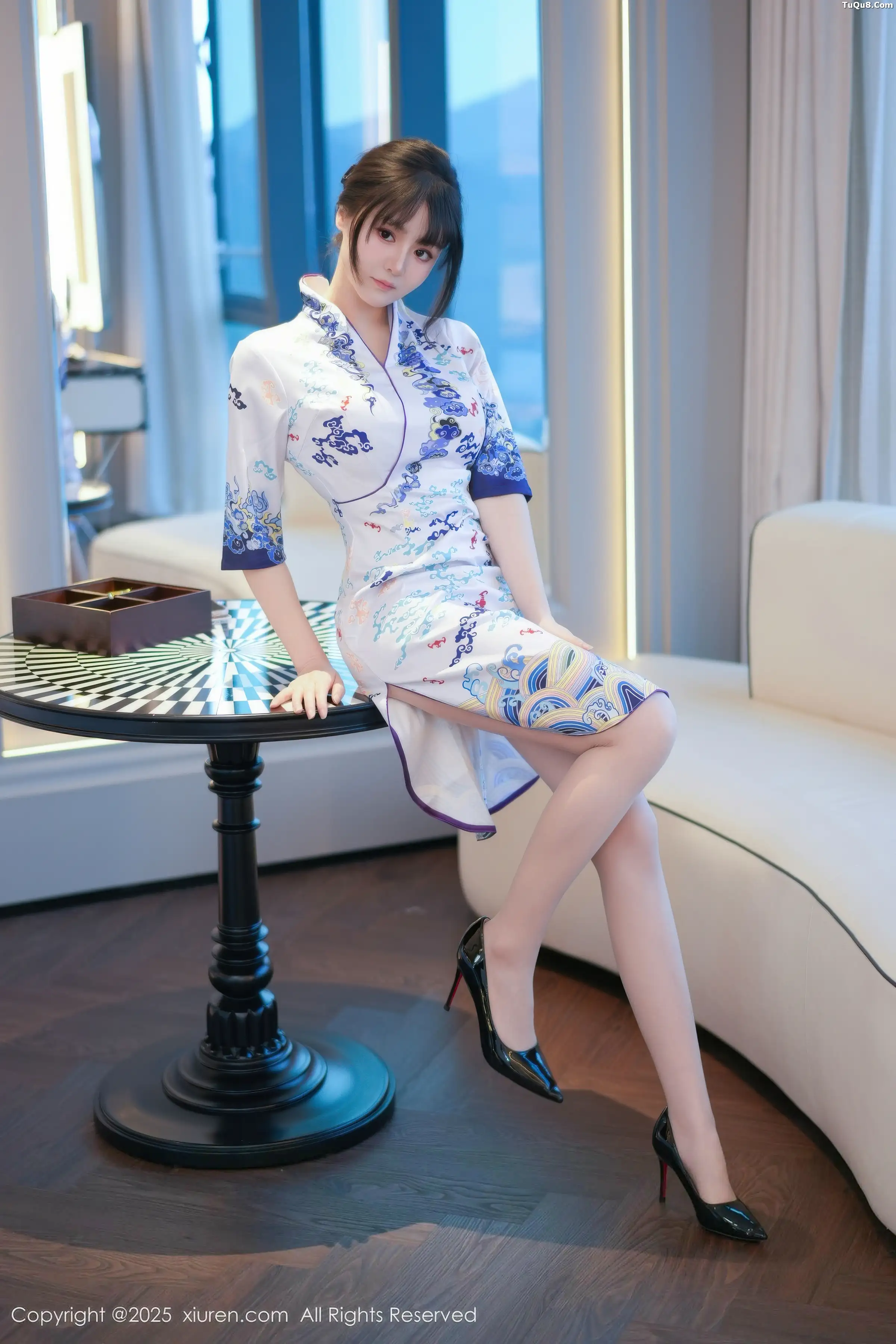 模特沈南汐RuRu性感浅色旗袍露白色蕾丝内衣秀凹凸身材诱惑写真67P-第1章-图片2