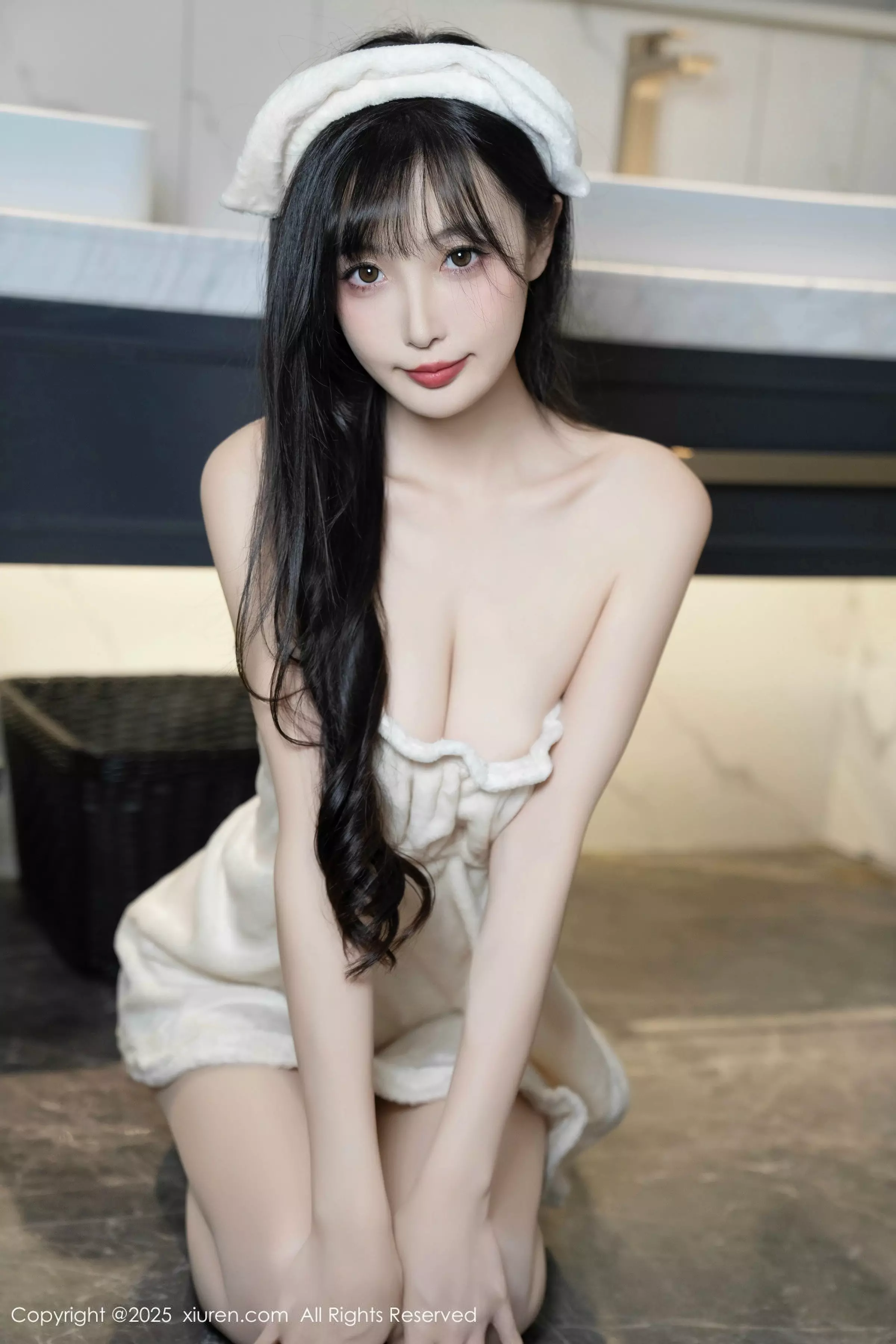 模特樱桃小阑子浴室场景性感白色浴袍配原色丝袜秀美腿诱惑写真87P-第1章-图片2