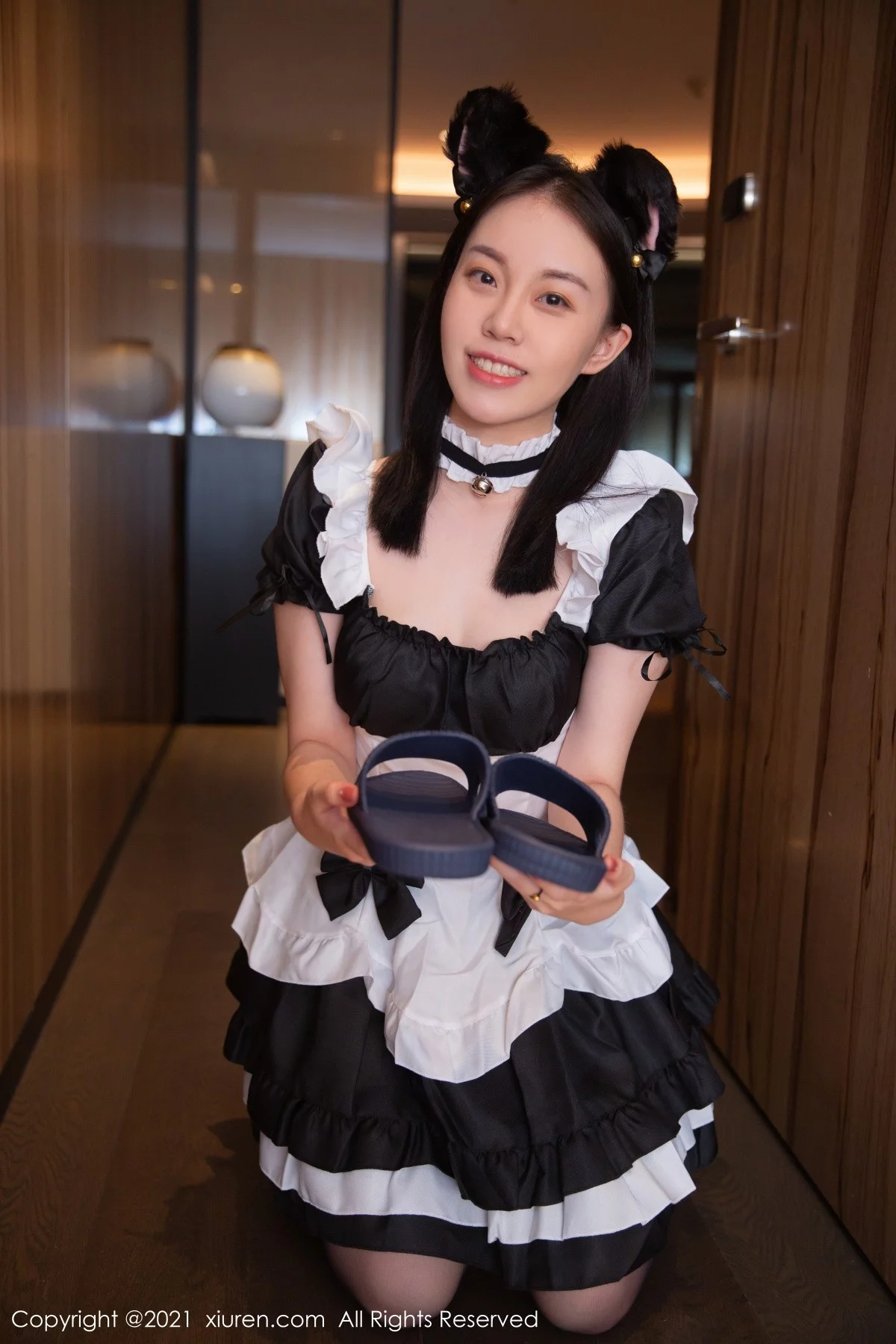 模特一颗甜蛋黄a深夜女仆服务主题低胸装配蕾丝吊袜诱惑写真66P-第1章-图片2