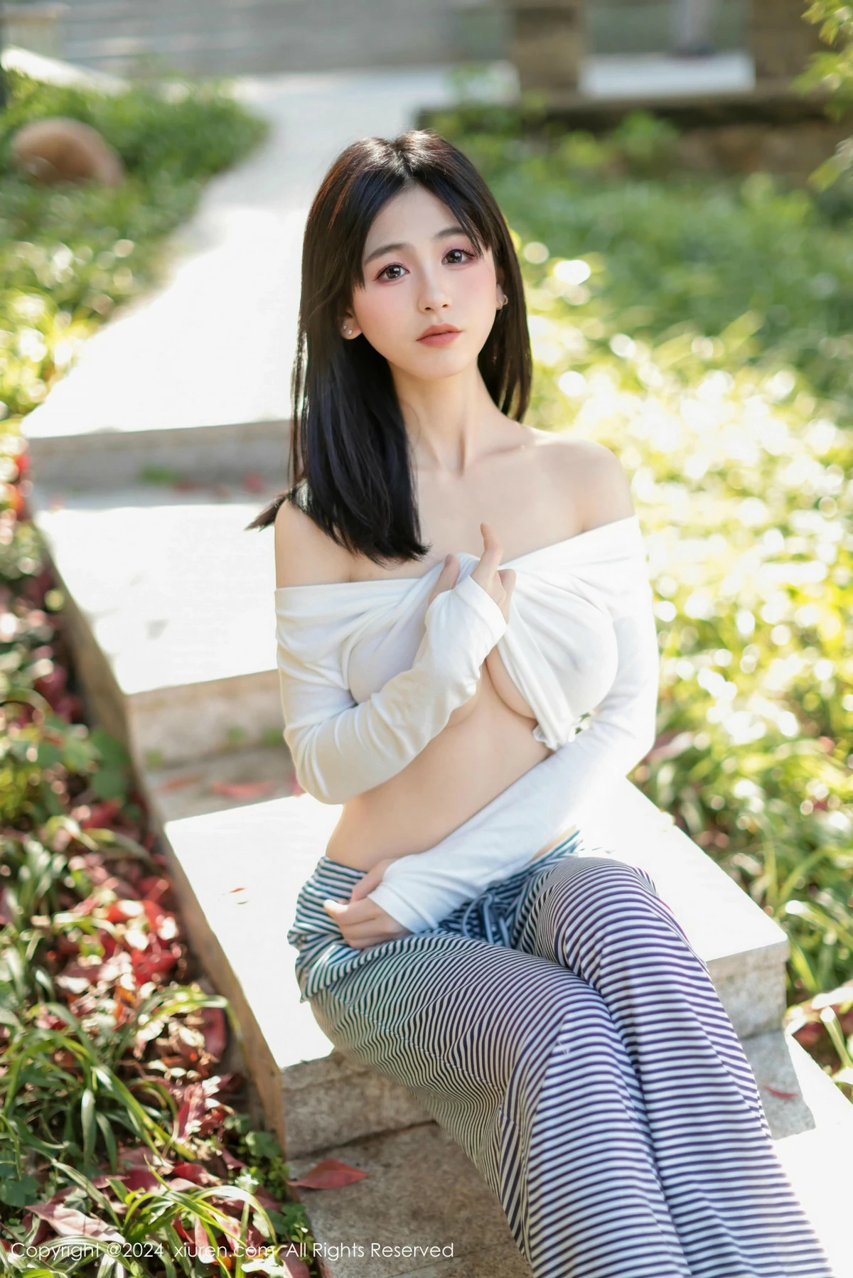 模特奶芙乔乔性感白T配长裤露超薄黑丝秀凹凸身材撩人诱惑写真85P-第1章-图片1