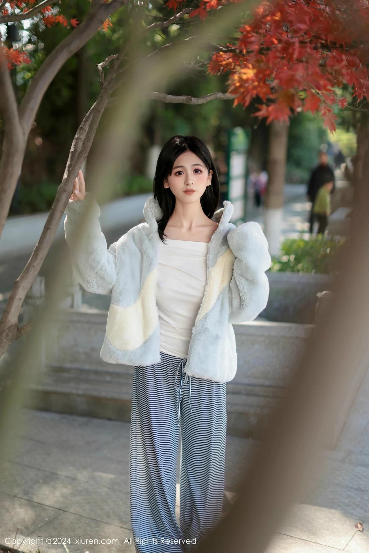 模特奶芙乔乔性感白T配长裤露超薄黑丝秀凹凸身材撩人诱惑写真85P-第1章-图片2
