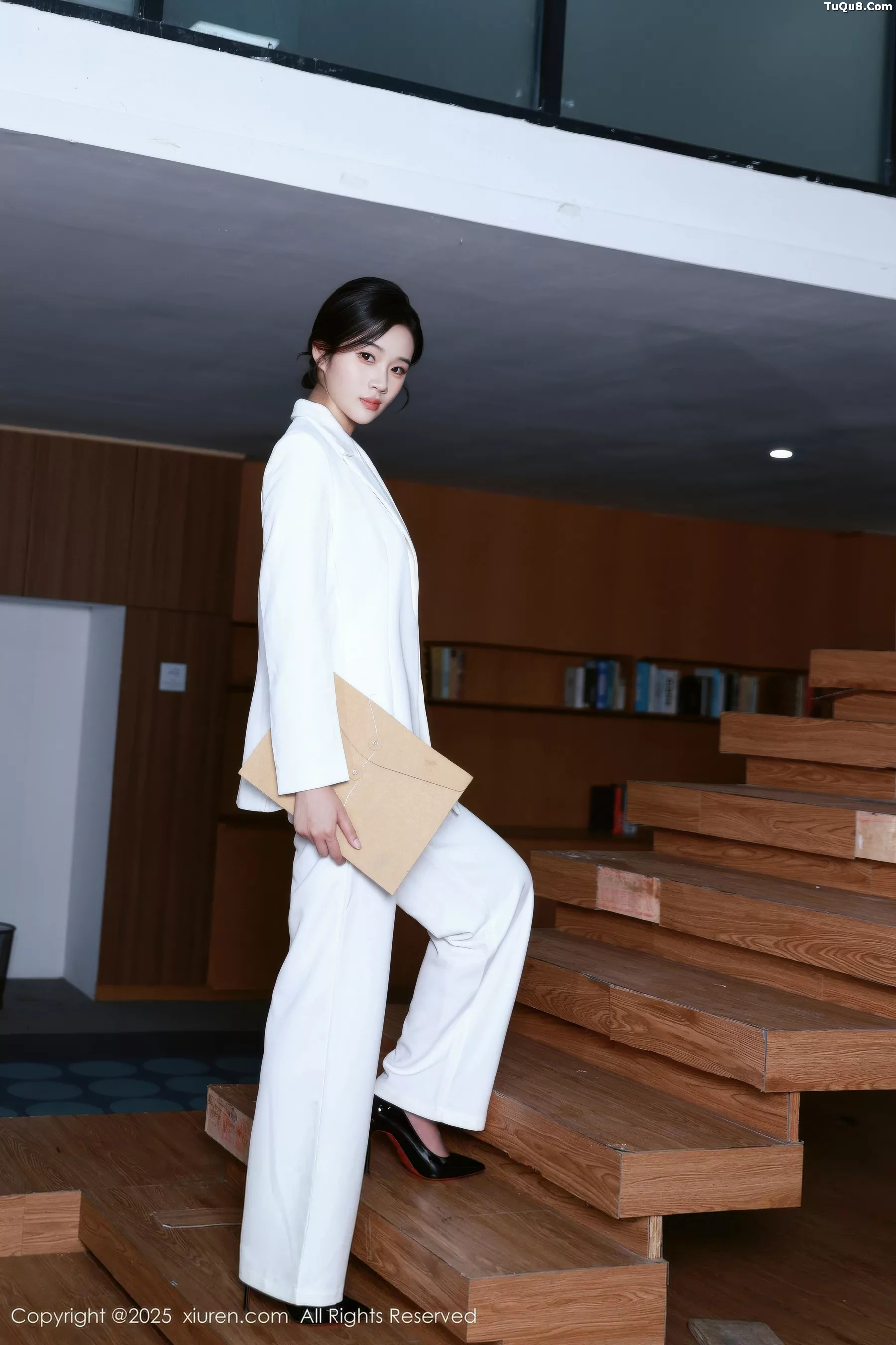 模特南乔性感白色西装露黑色内衣配开档黑丝秀完美身材诱惑写真72P-第1章-图片1