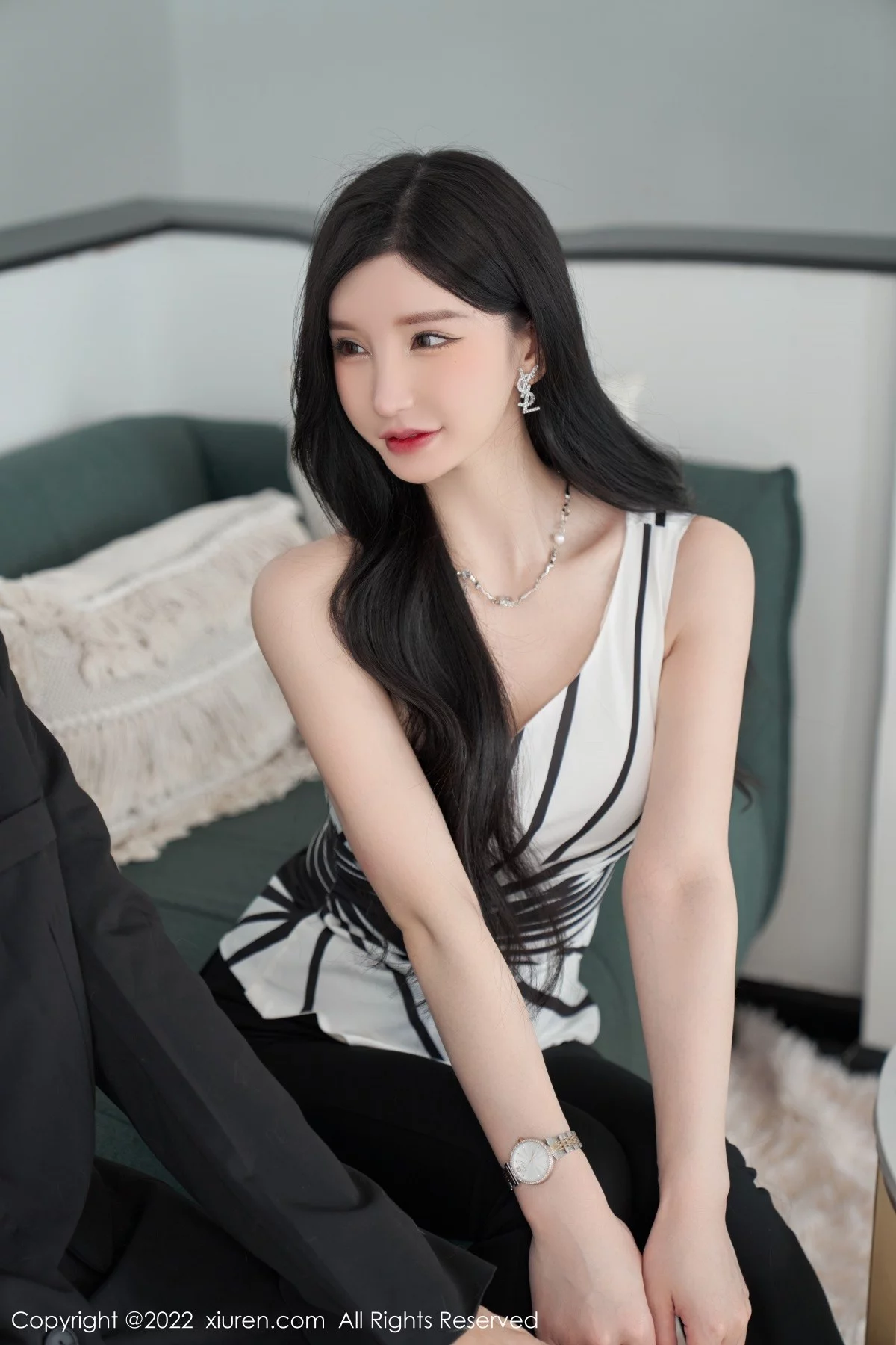 女神周于希Sally心愿旅拍性感露肩上衣配超薄肉丝完美诱惑写真77P-第1章-图片1