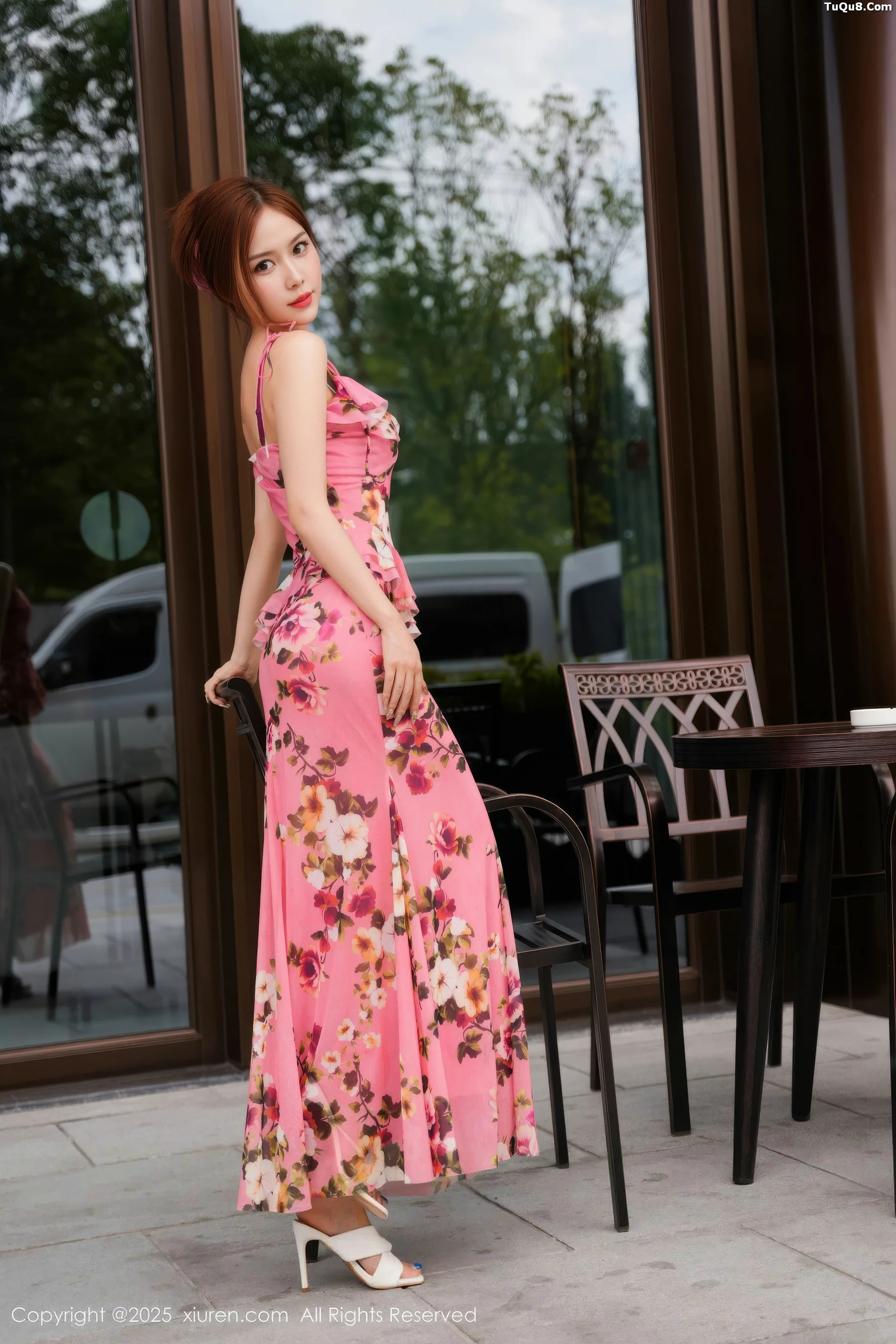 模特白芷yy浴池场景性感碎花连衣裙露紫色内衣秀柔美身姿诱惑写真60P-第1章-图片3