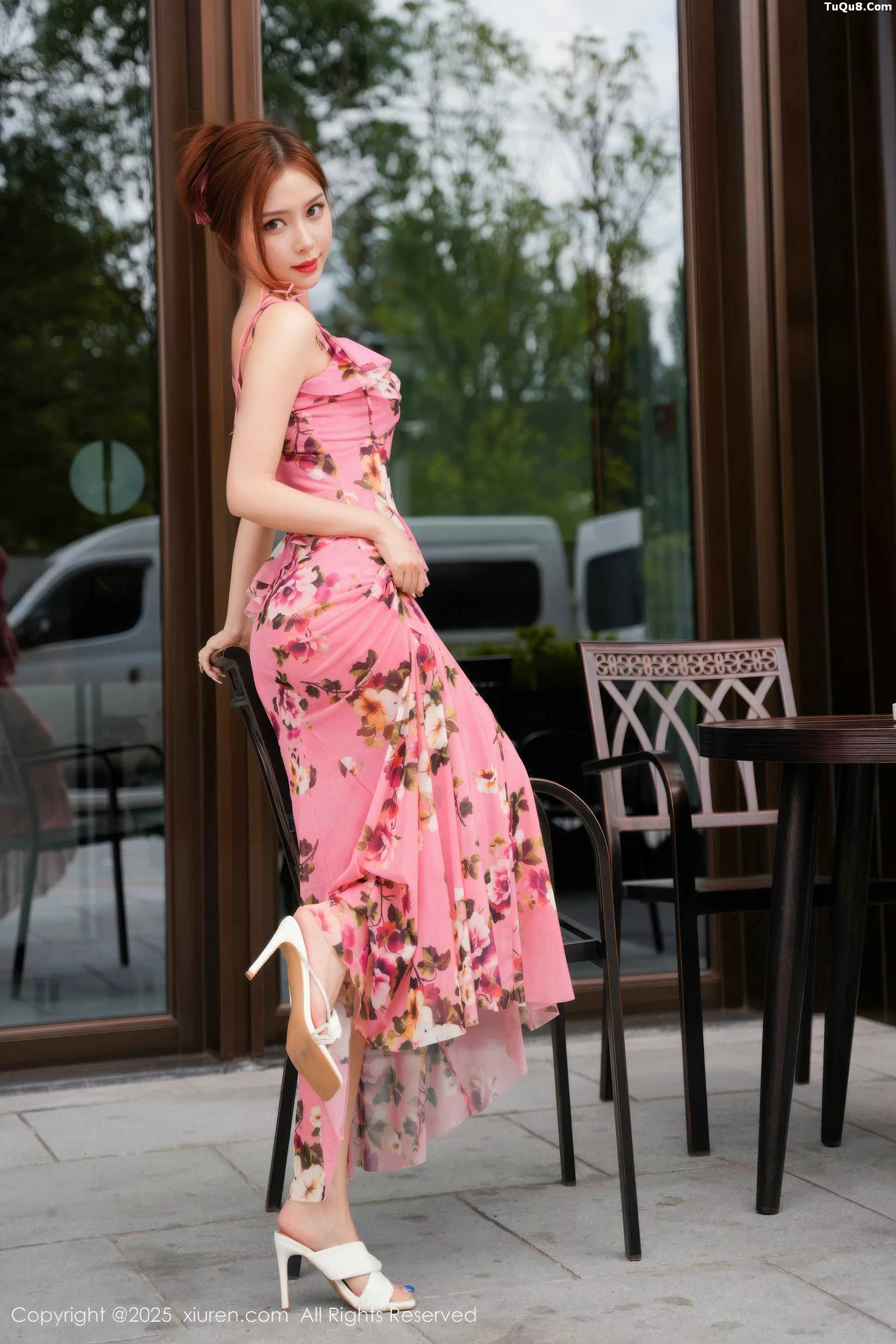 模特白芷yy浴池场景性感碎花连衣裙露紫色内衣秀柔美身姿诱惑写真60P-第1章-图片4