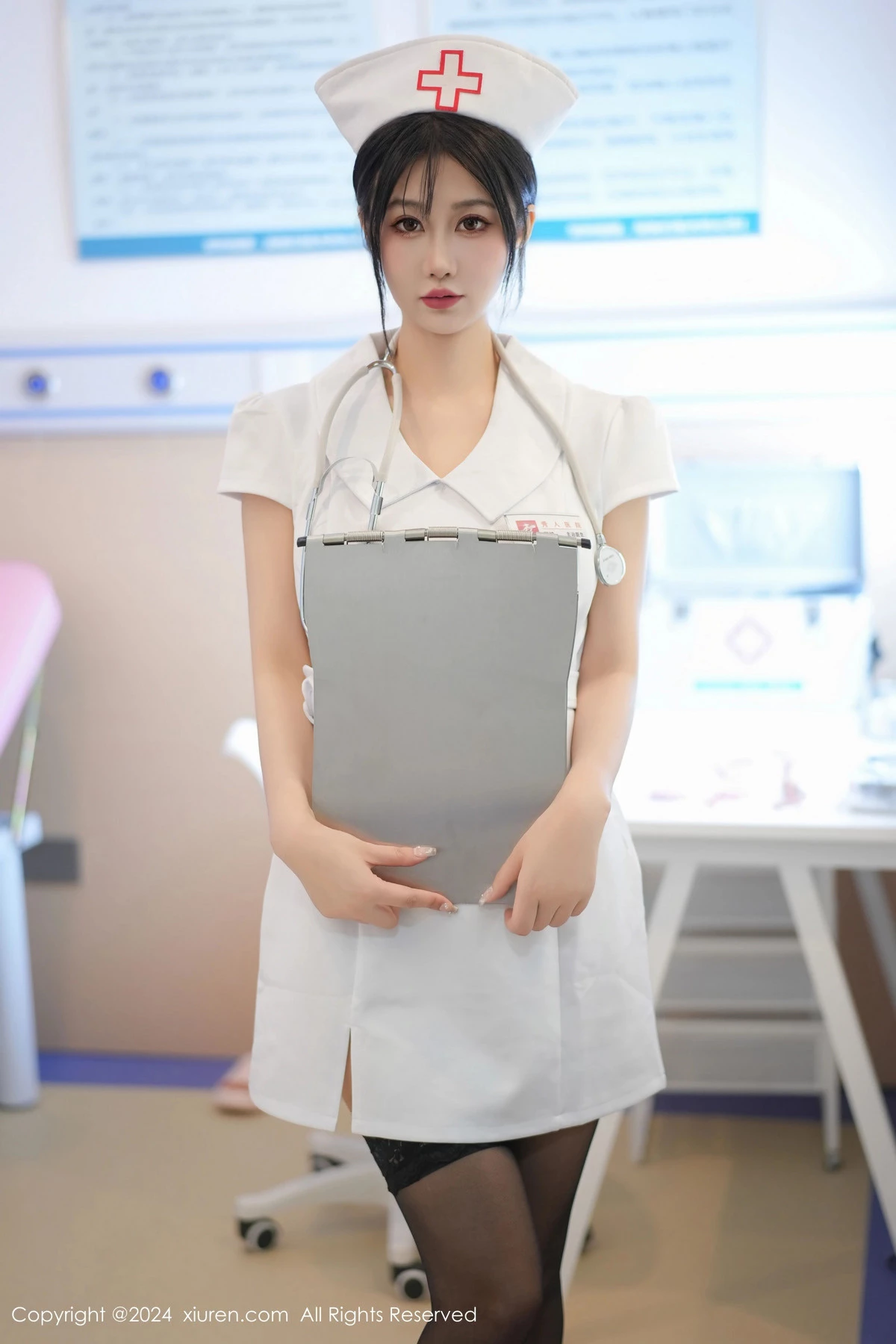模特laura阿姣性感白色护士服配黑丝袜半脱秀豪乳翘臀诱惑写真87P-第1章-图片1