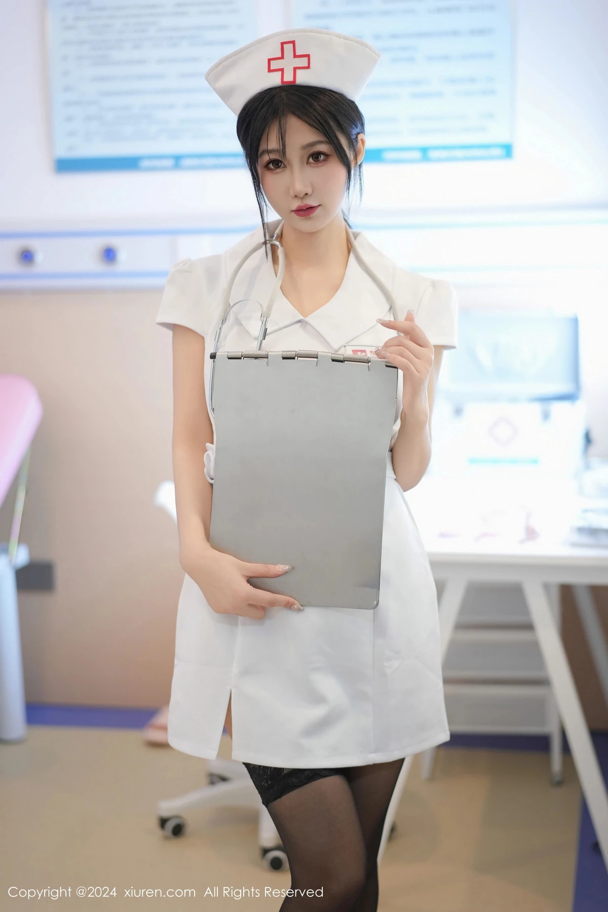 模特laura阿姣性感白色护士服配黑丝袜半脱秀豪乳翘臀诱惑写真87P-第1章-图片2