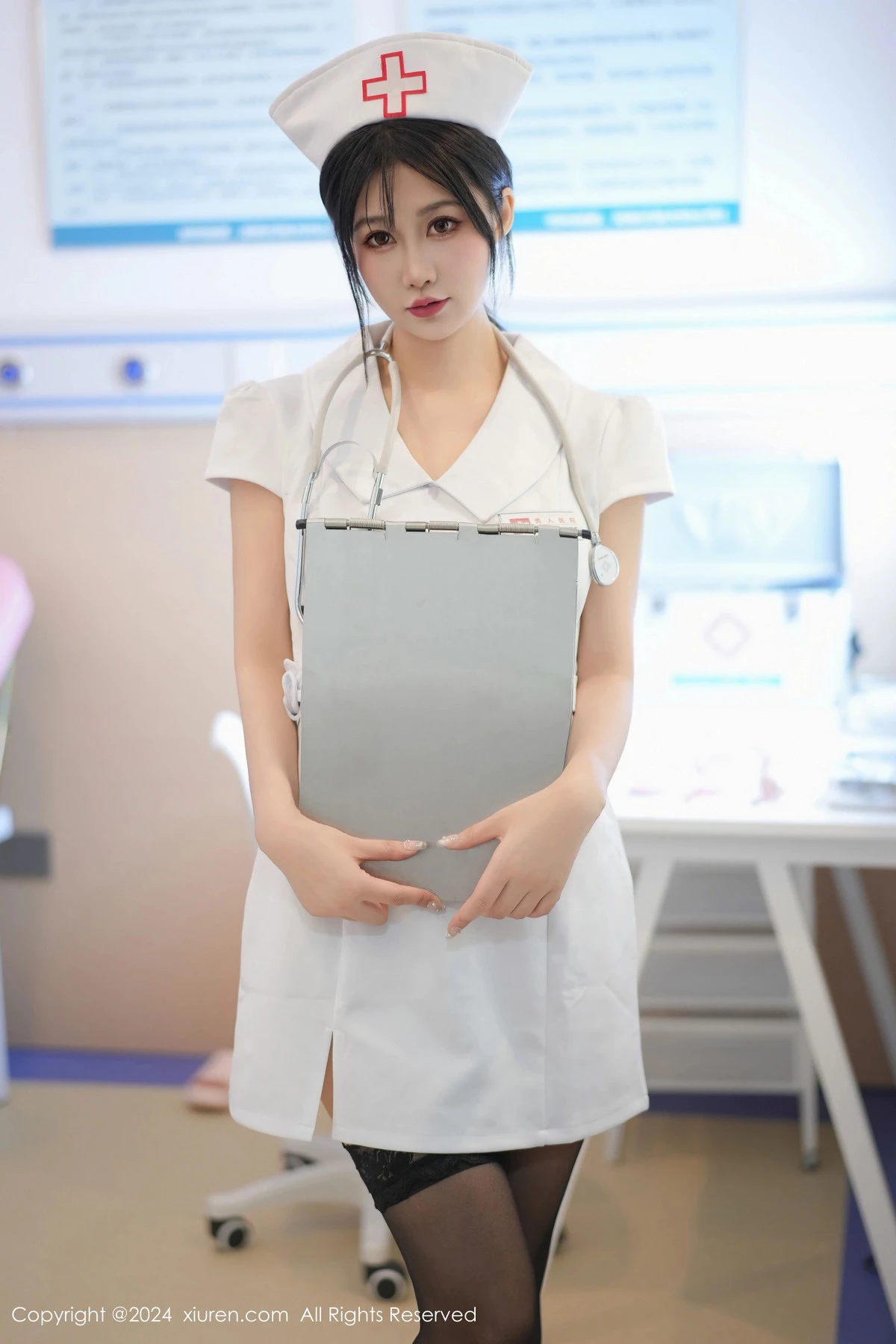 模特laura阿姣性感白色护士服配黑丝袜半脱秀豪乳翘臀诱惑写真87P-第1章-图片3