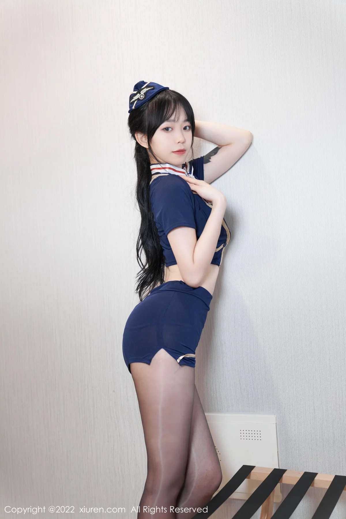 模特奶瓶脱性感蓝色服饰露白色蕾丝内衣超薄黑丝撩人诱惑写真60P-第1章-图片1