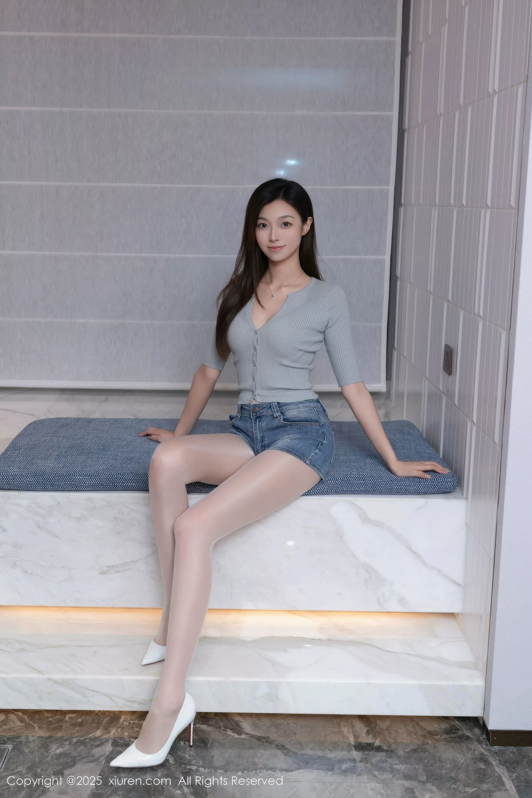 模特kiki柚柚性感蓝色超短牛仔裤配原色丝袜秀凹凸身材诱惑写真80P-第1章-图片1