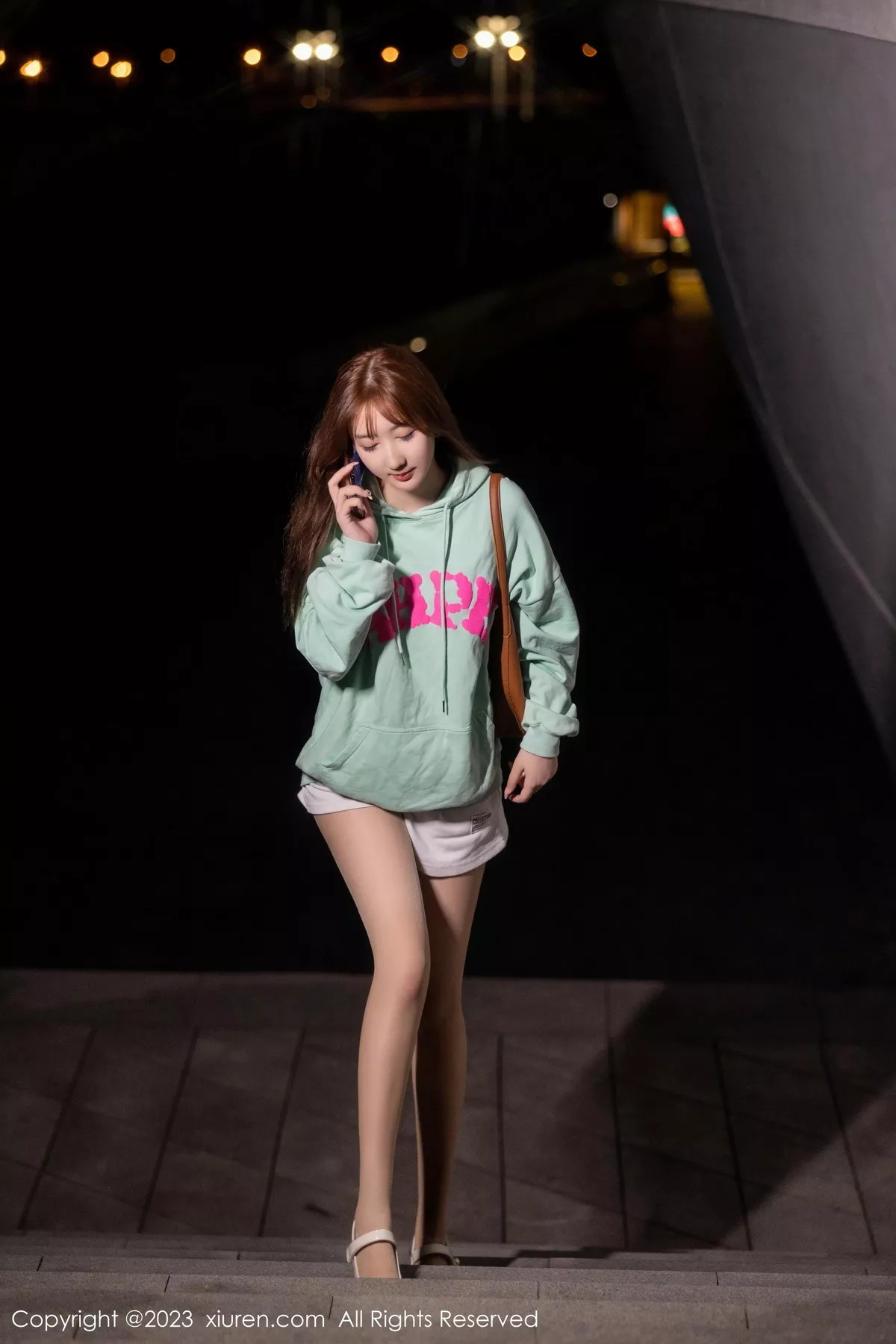 模特江真真户外绿灰卫衣+性感蓝色蕾丝内衣秀完美身材诱惑写真80P-第1章-图片1