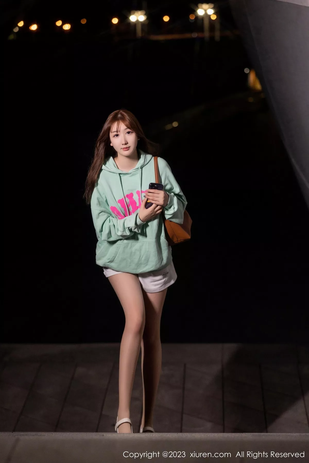 模特江真真户外绿灰卫衣+性感蓝色蕾丝内衣秀完美身材诱惑写真80P-第1章-图片2