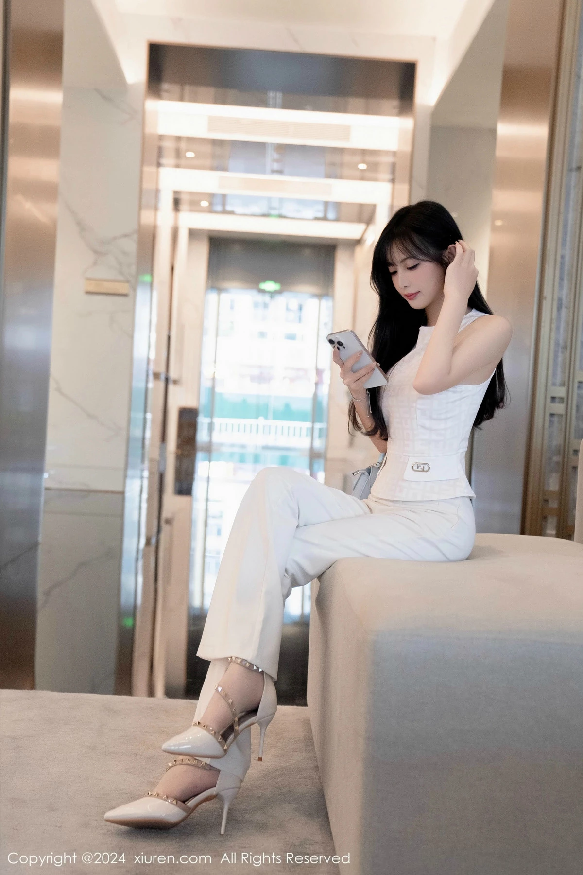 模特林星阑性感白上衣配简约长裤露白色内衣秀曼妙身姿诱惑写真84P-第1章-图片1